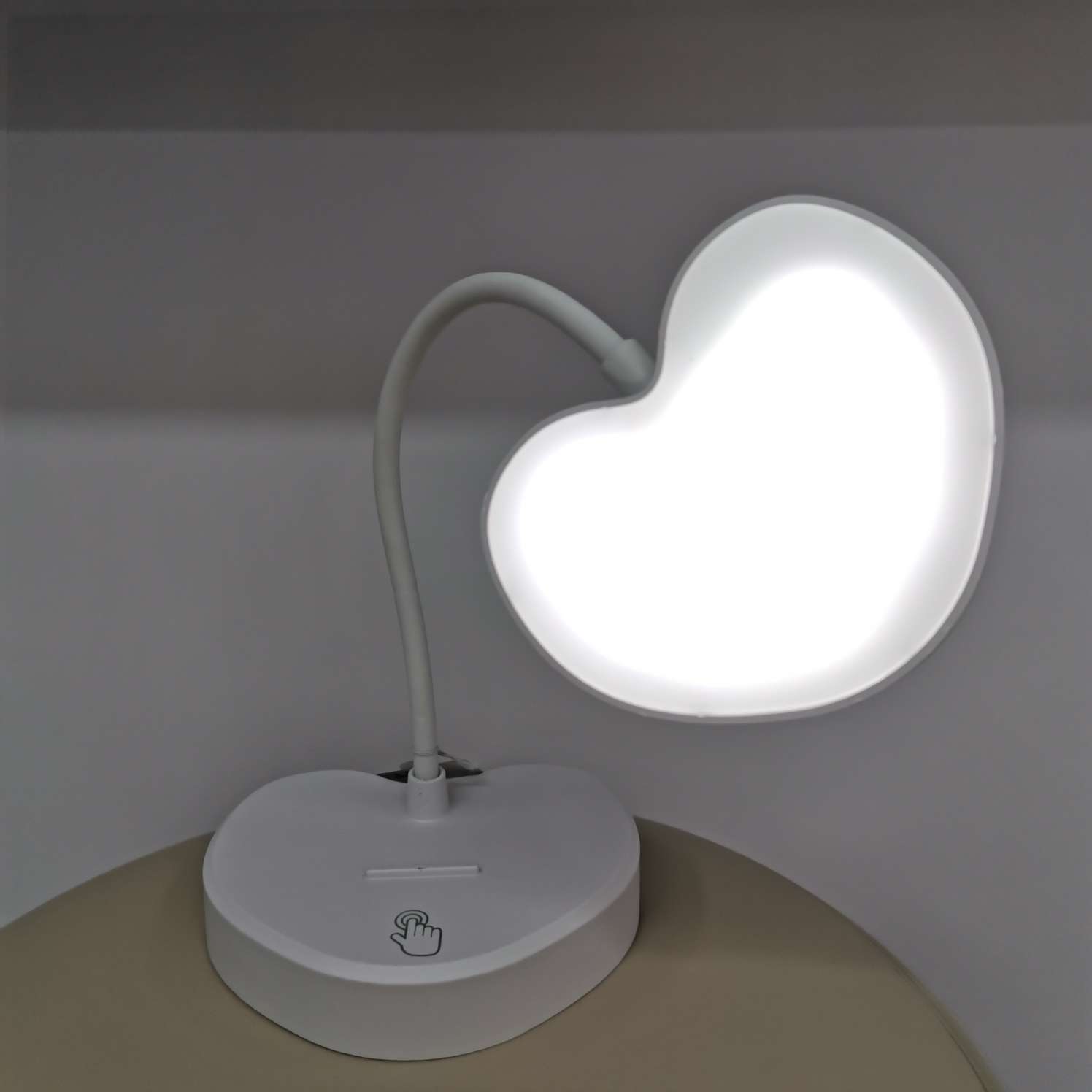地摊灯/小家电/Lamp/触摸台灯/台灯产品图