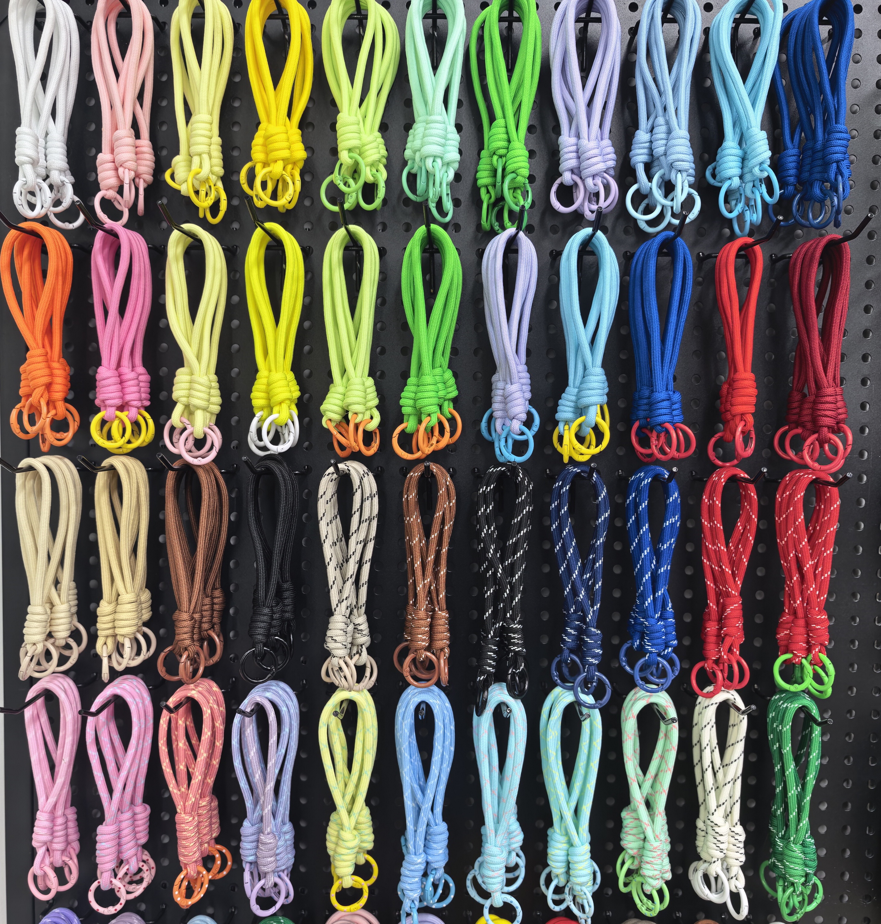 Best-selling pendants, phone lanyards, doll lanyards, backpack lanyards, pendants Item Picture