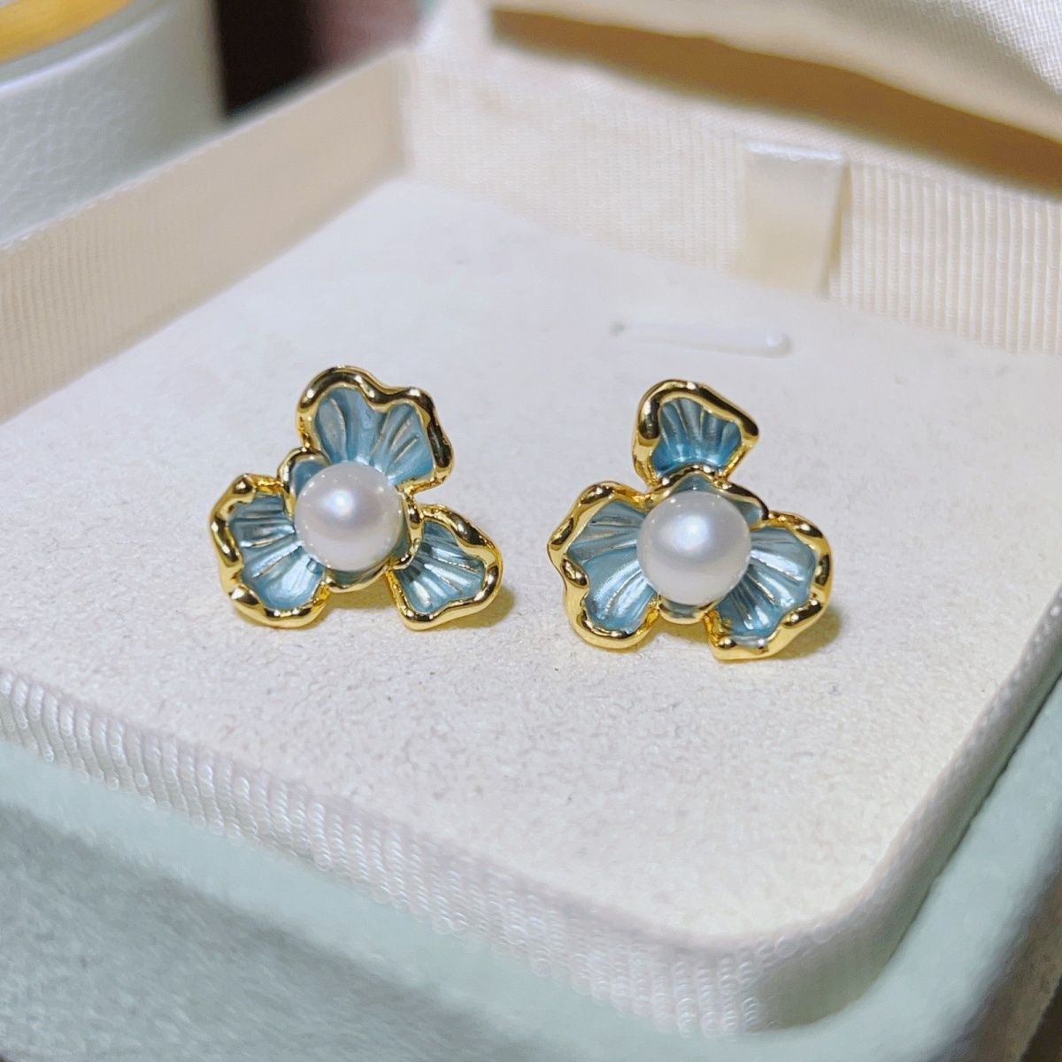 OJOX Iris freshwater Pearl fashionable Stud earrings in Haze blue drip glaze, anti-allergy and non-fading, high-end Application Scenario