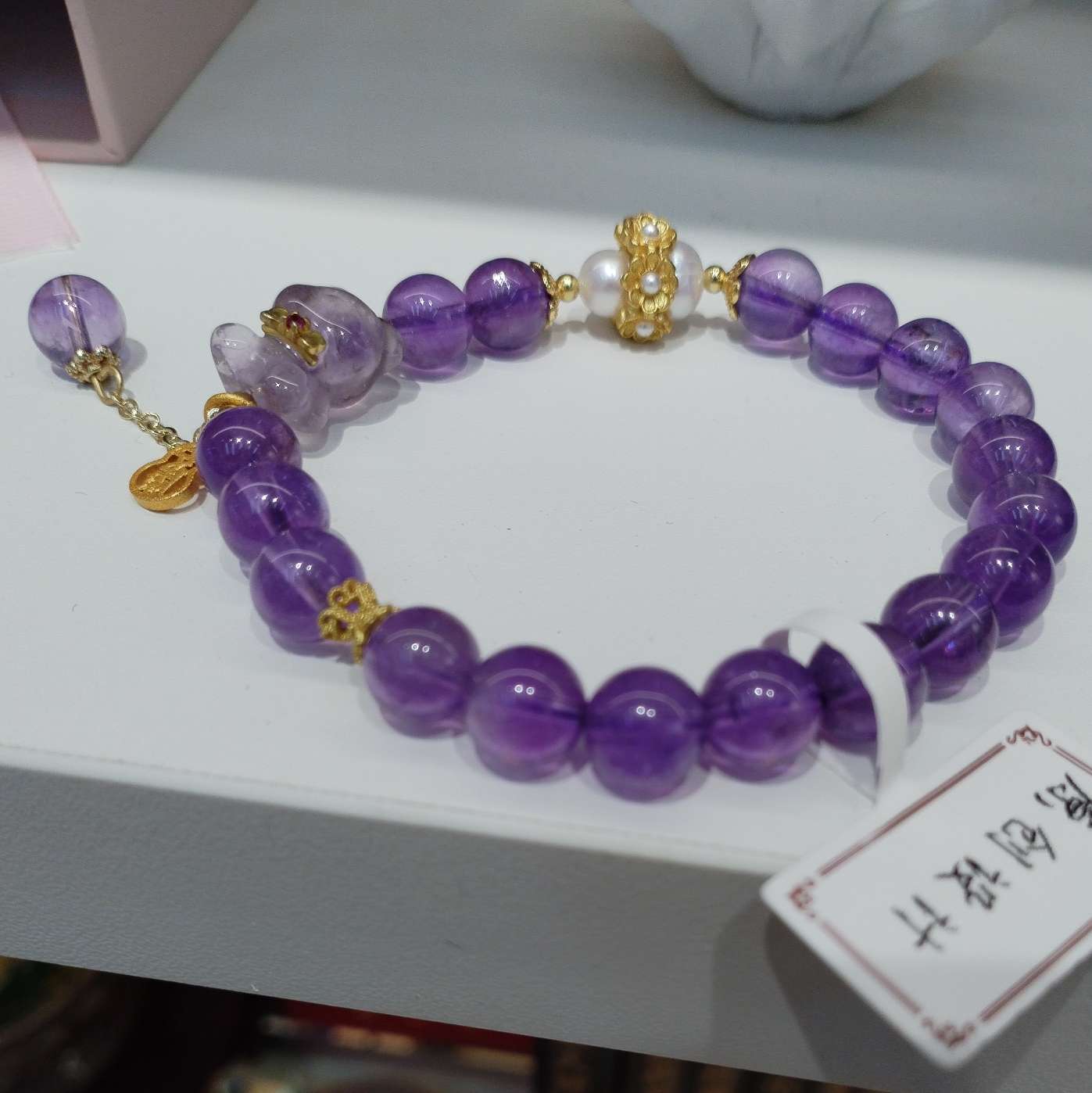 8mm natural amethyst bracelet paired with pearl bracelet is a fashionable and versatile accessory for women. It features a simple and trendy look with an elegant style detail image 8