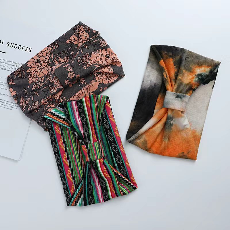 New wide tie-dye hair bands from Europe and America, women's sports yoga sweat-absorbing elastic headbands, fashionable hair bands, hair accessories, headbands for sports and fitness Application Scenario