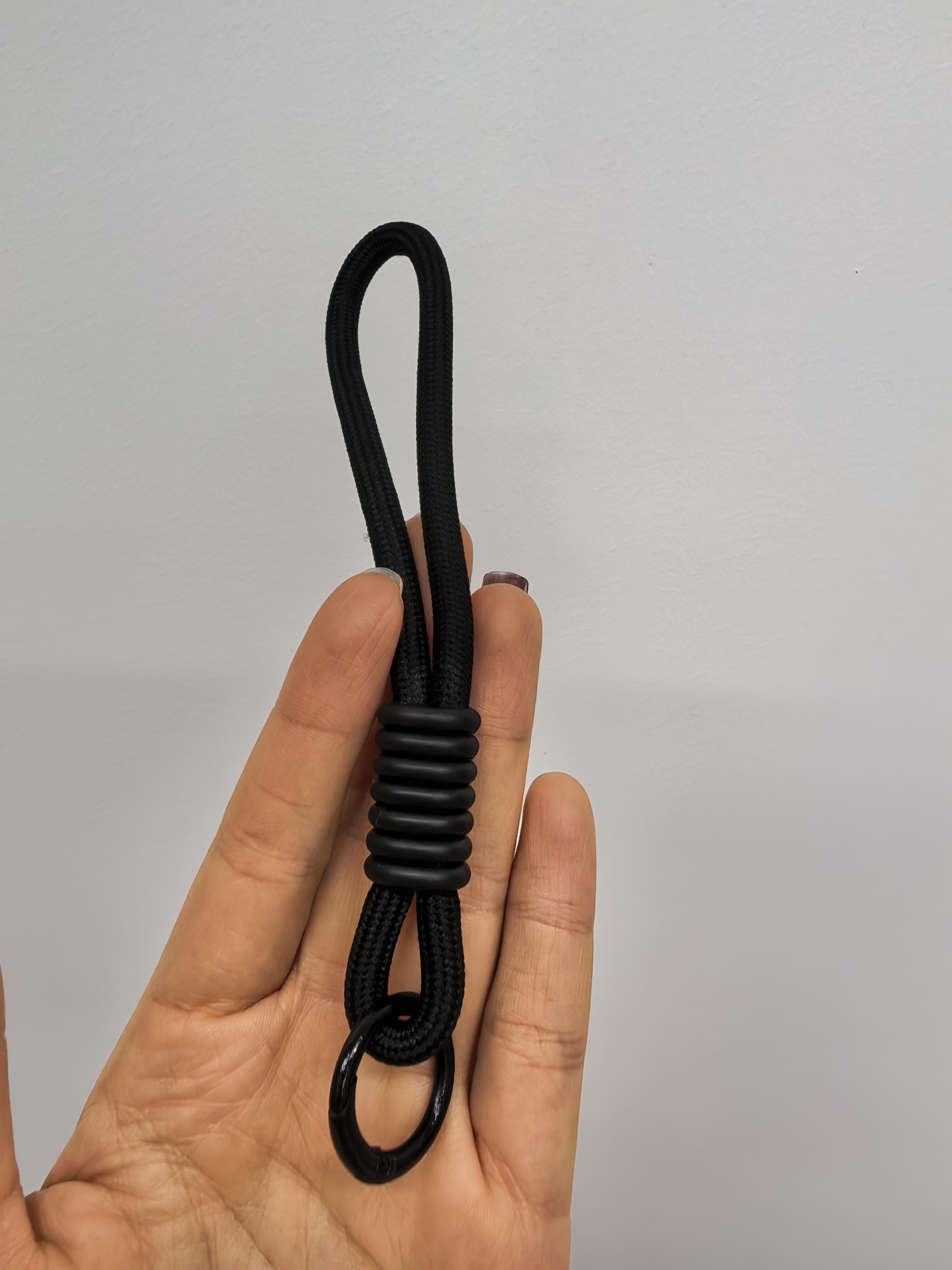 Short water cup lanyard, mountaineering water cup wrist lanyard for men and women, sturdy and durable, universal keychain, anti-loss chain Specification image