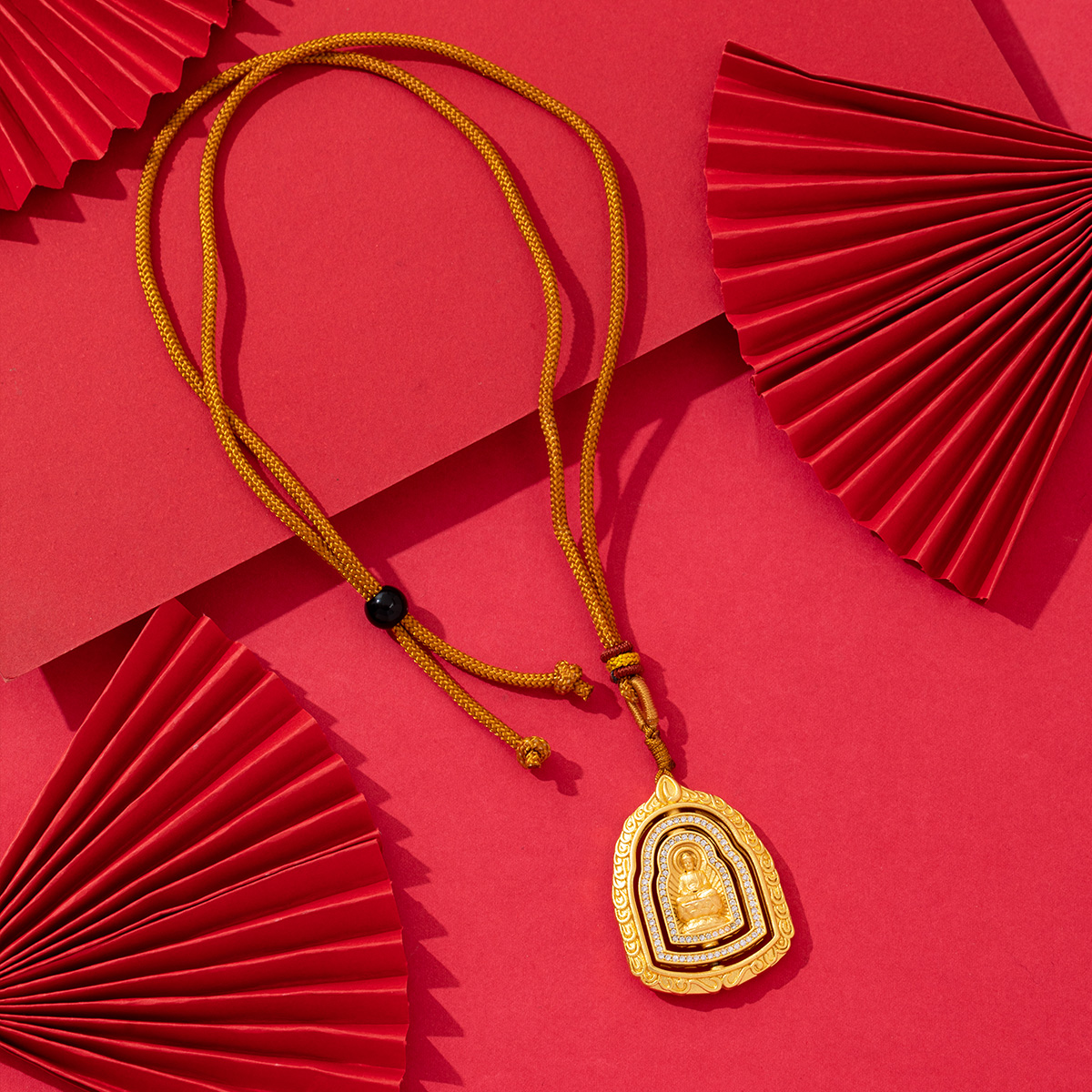 A new Chinese-style retro rotating full diamond pendant necklace with the same eight treasures as the gold store, suitable for both men and women. It's a high-end and versatile copper gold-plated wholesale details Picture