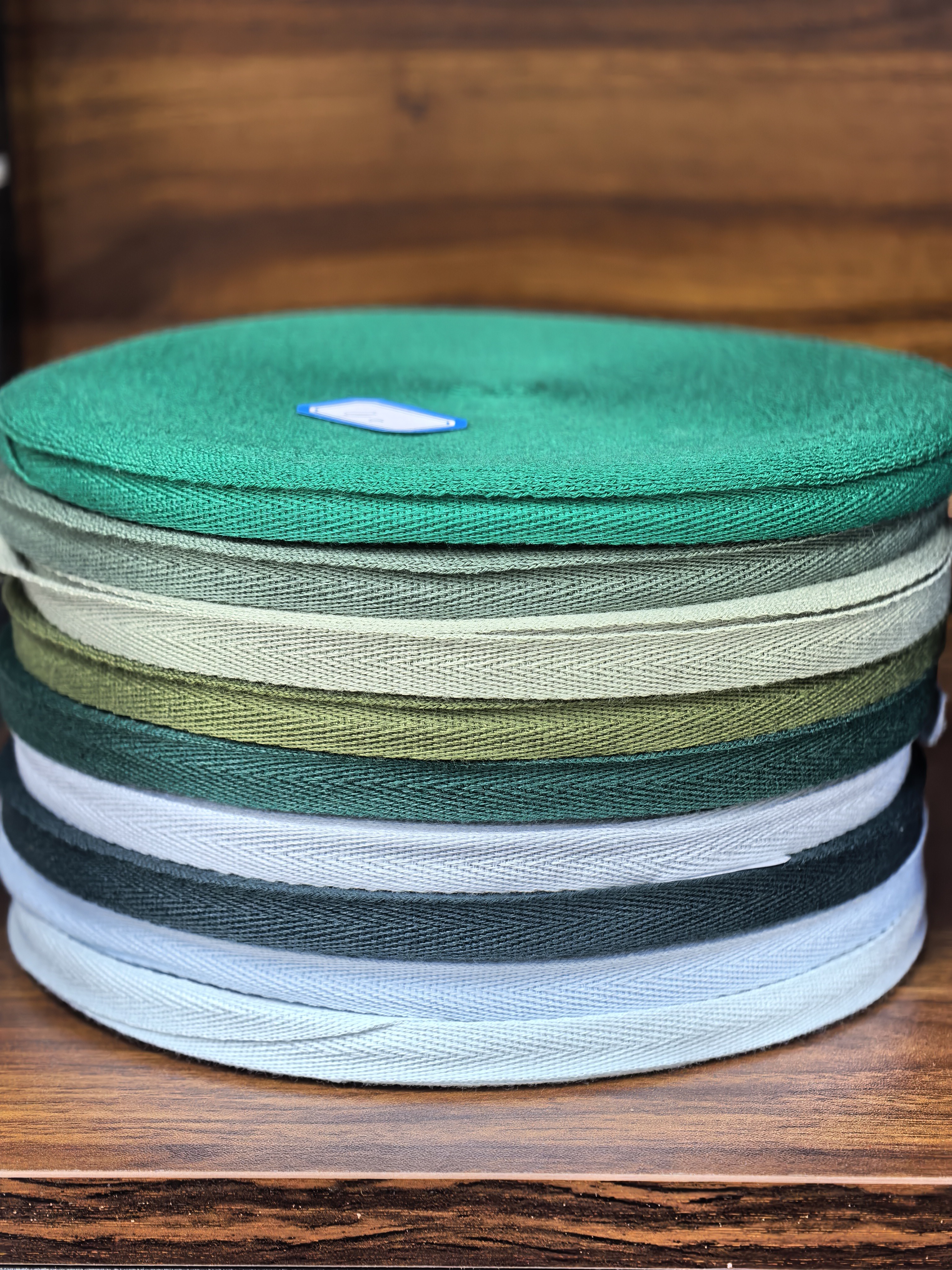 1cm colorful polyester-cotton herringbone woven band hoodie for children's clothing, with hemming at the neckline and hemming at the back of the neck. Clothing accessories detail image 7