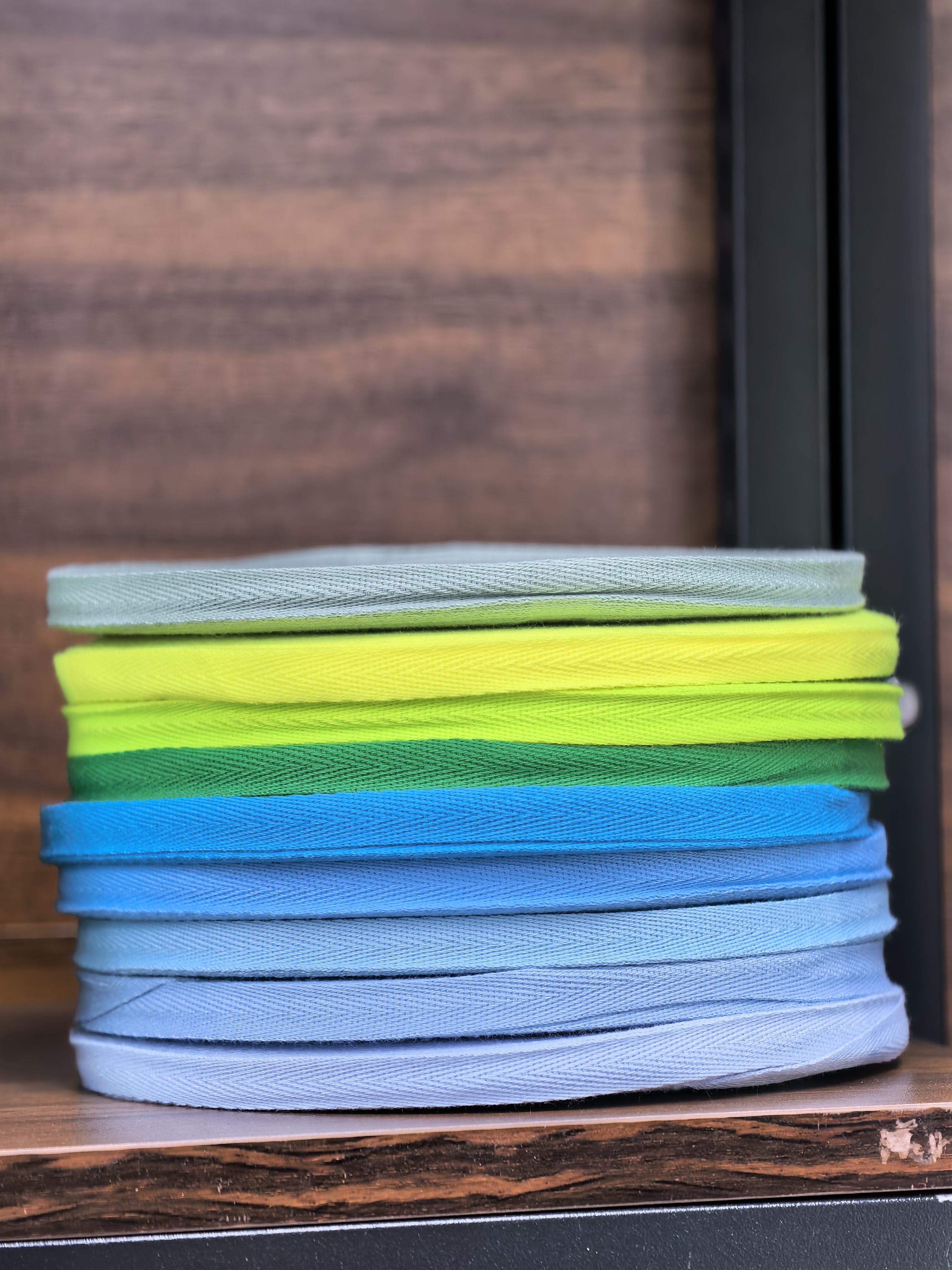 1cm colorful polyester-cotton herringbone woven band hoodie for children's clothing, with hemming at the neckline and hemming at the back of the neck. Clothing accessories detail image 8