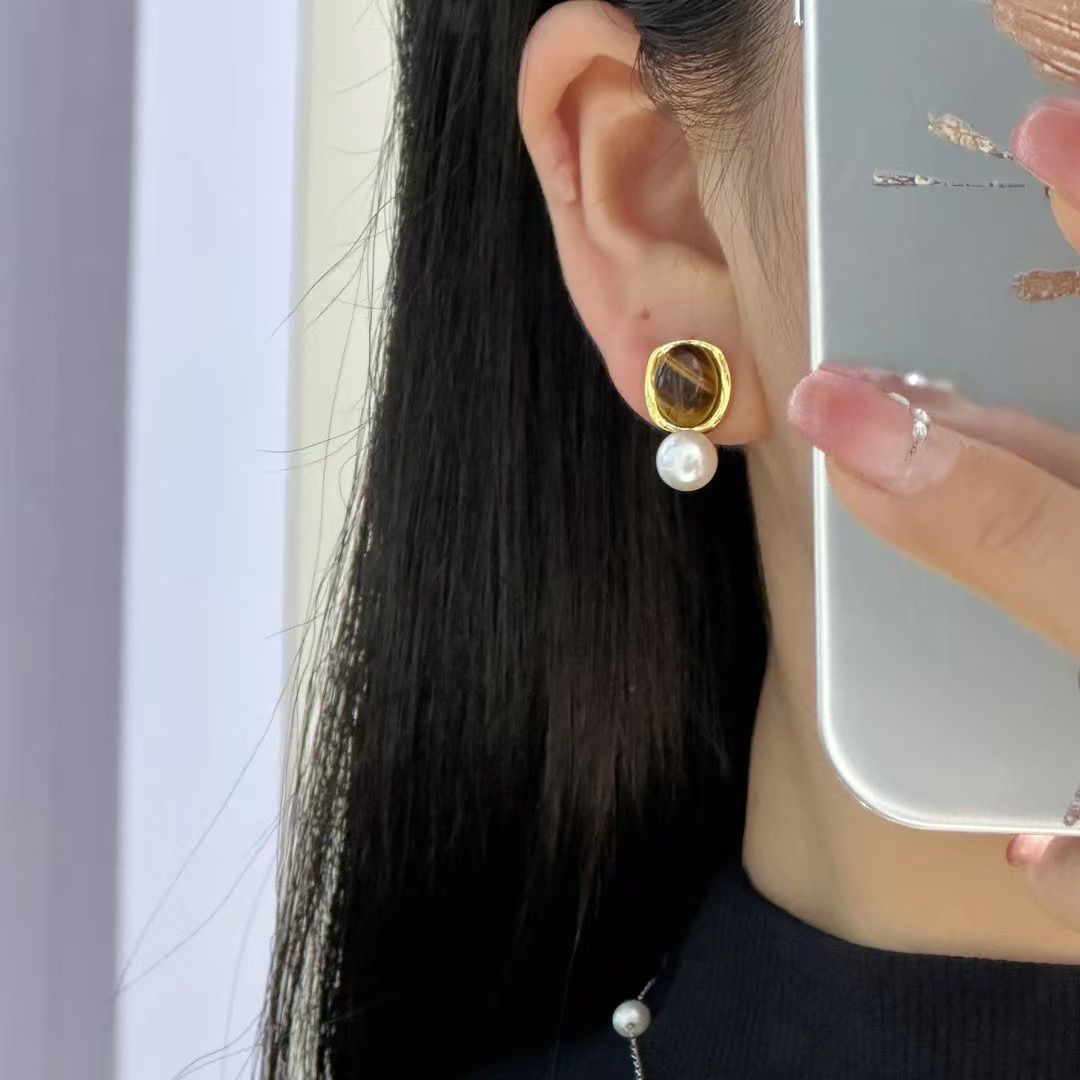 淡水珍珠复古虎眼石珍珠耳钉女复古港风高级小众新款精致小巧耳环珍珠项链首饰项链细节图