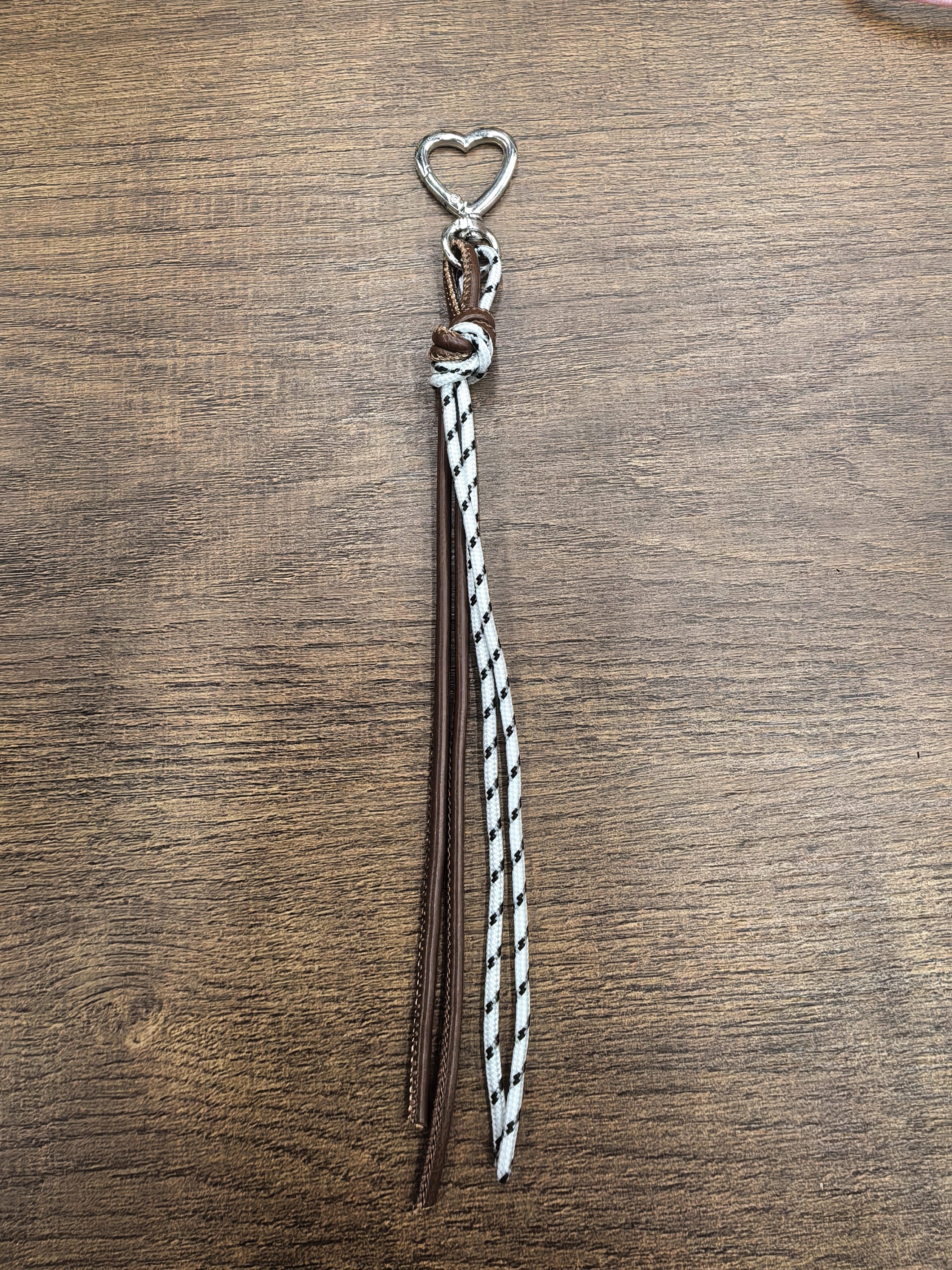 The new woven leather rope keychain pendant is simple and versatile. It is a MIU-style bag accessory and a short mobile phone lanyard detail image 4