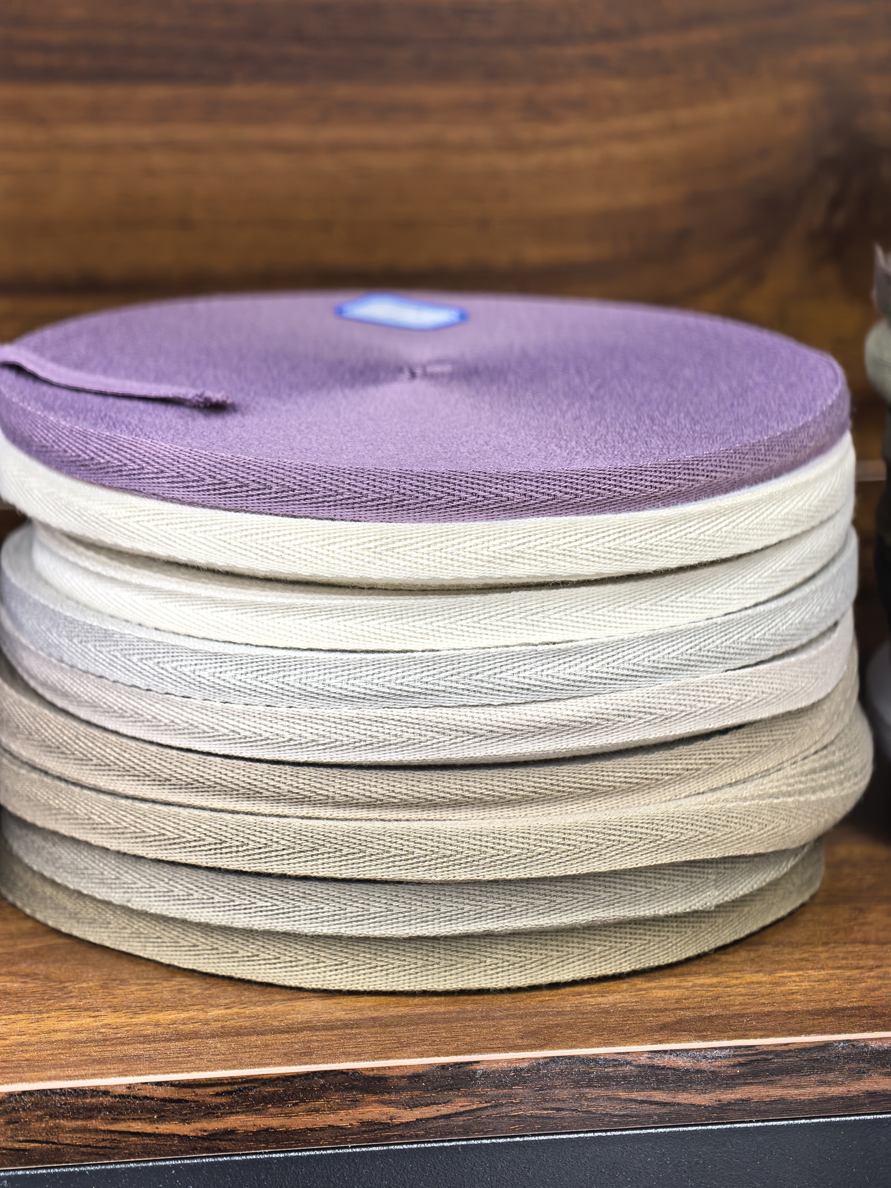 1cm colorful polyester-cotton herringbone woven band hoodie for children's clothing, with hemming at the neckline and hemming at the back of the neck. Clothing accessories Specification image