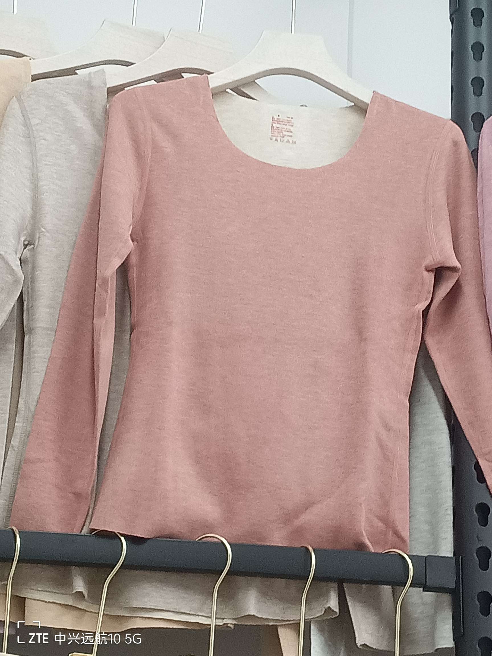 时尚女士长袖发热保暖内衣运动服打底衫女长袖保暖上衣秋冬款