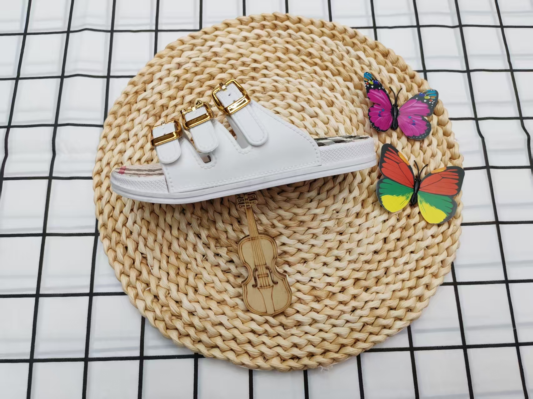 2025 New classic beige checkered canvas upper fashionable and comfortable children's checkered slippers Specification drawing