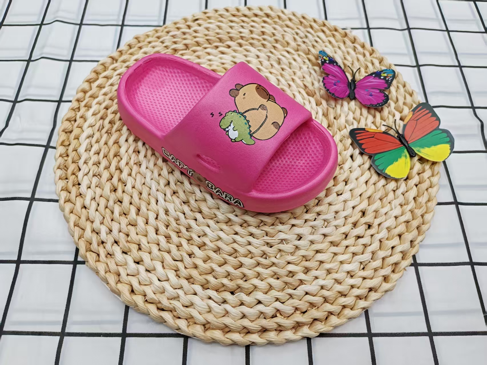 Cute cartoon anti-slip and lightweight one-shoulder flip-flops for children details Picture