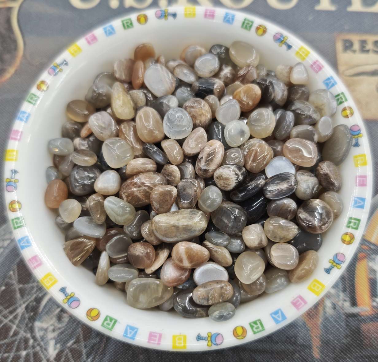玛瑙碎石 批发 多色混装 园艺造景石 鱼缸多肉铺面石 性价比高产品图