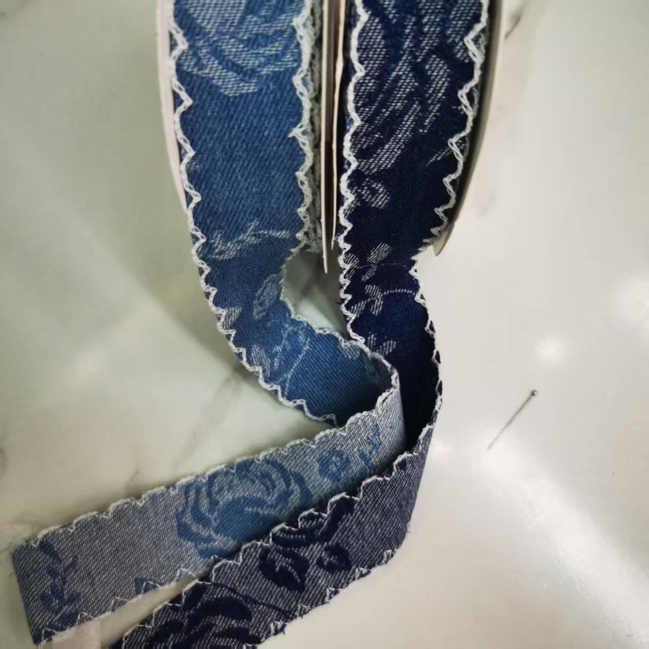 2.5 cm rose denim with white borders, 5 yards per bag for clothing, shoes, hats, accessories, toys, dolls, bows, lace accessories