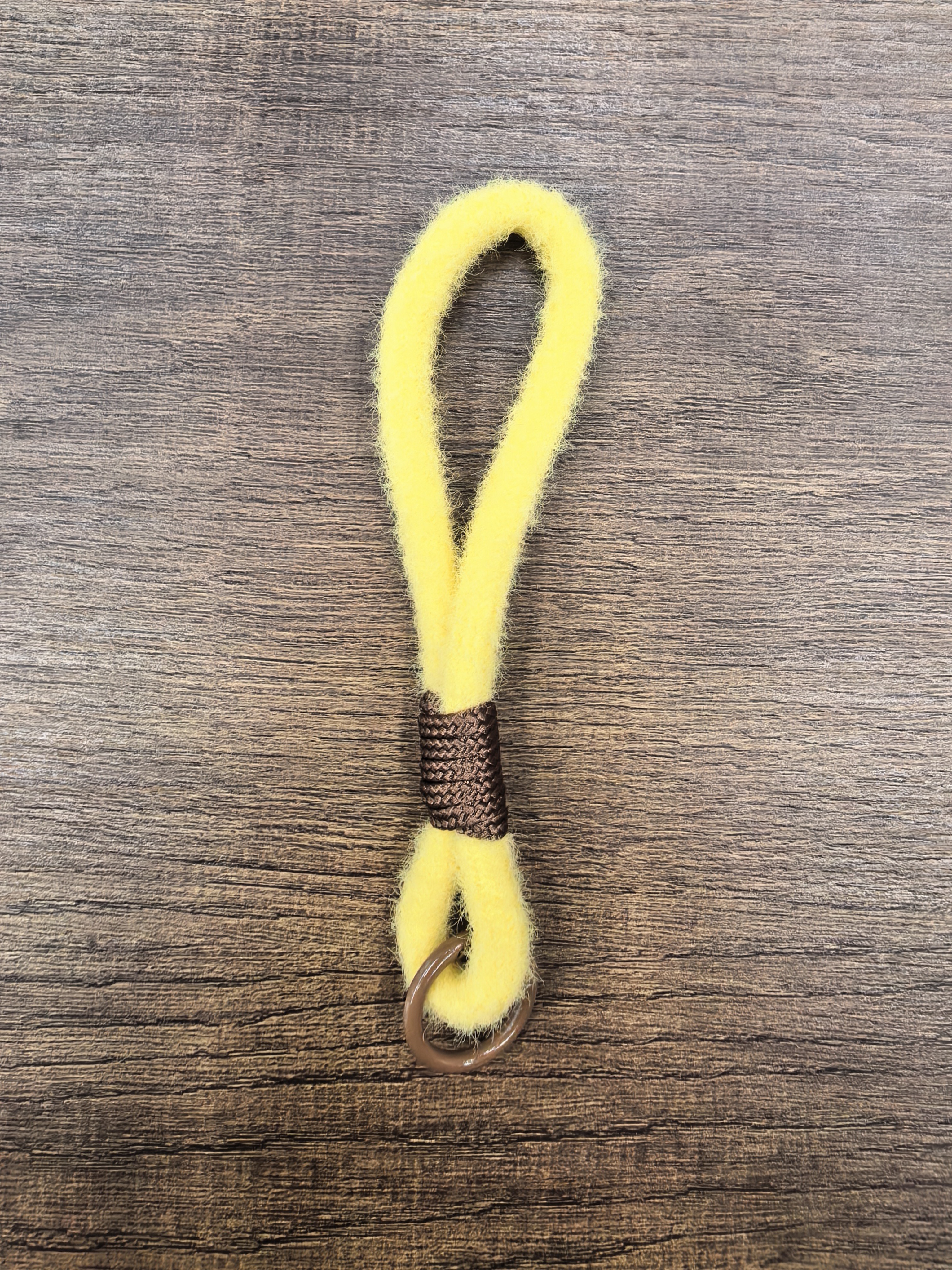 New color plush two-color mobile phone short lanyard anti-loss wristband rope water cup fashionable mobile phone chain hanging decoration detail image 3