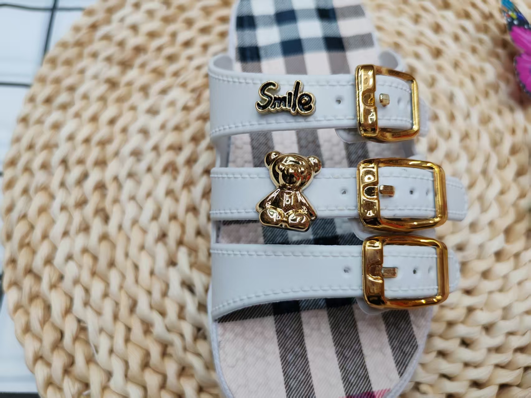 2025 New classic beige checkered canvas upper fashionable and comfortable children's checkered slippers Application Scenario