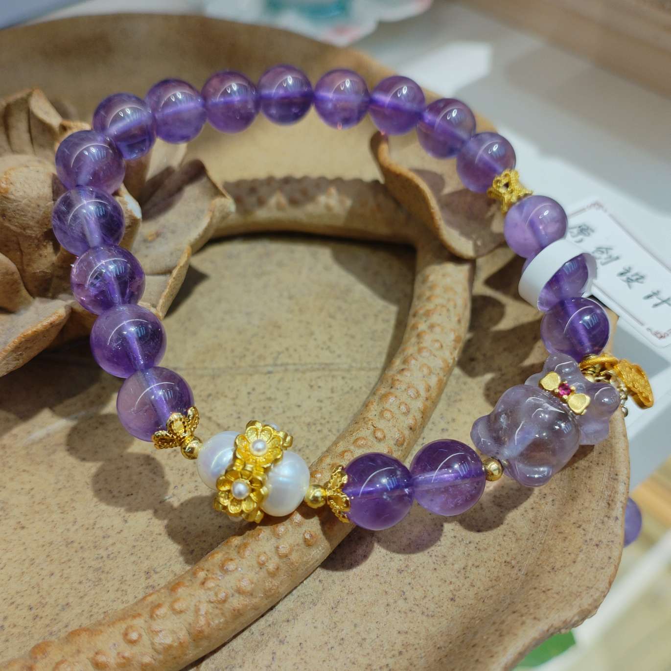 8mm natural amethyst bracelet paired with pearl bracelet is a fashionable and versatile accessory for women. It features a simple and trendy look with an elegant style detail image 4