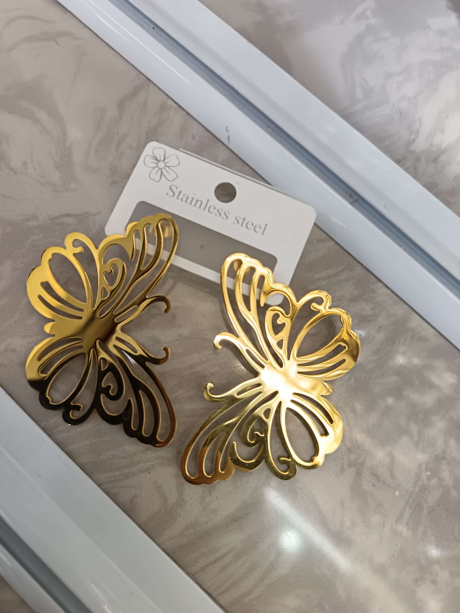 时尚蝴蝶耳环饰品