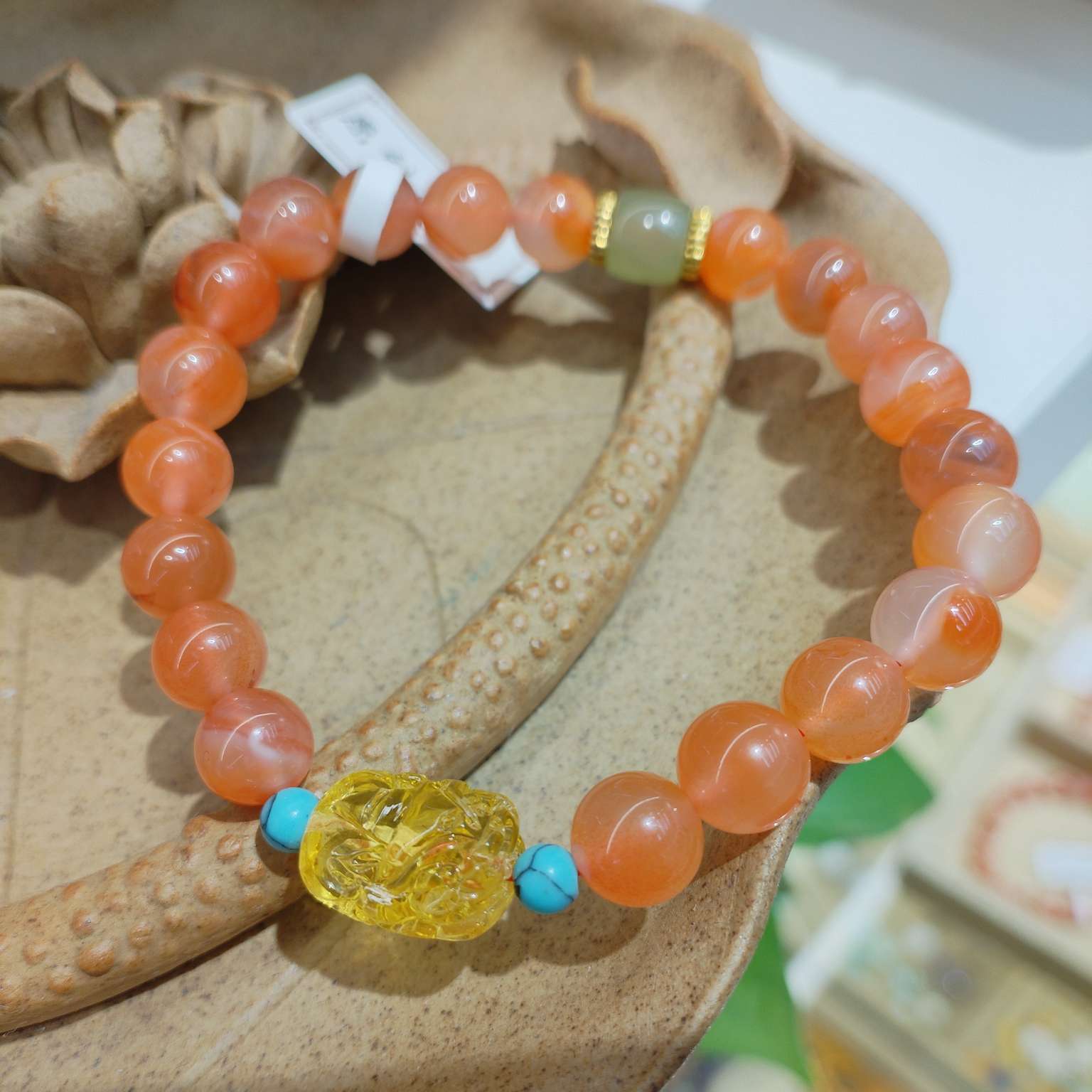 8mm natural crystal bracelet, South red amber and Hetian jade jewelry, fashionable bracelet, simple and versatile accessory gift for women Application Scenario