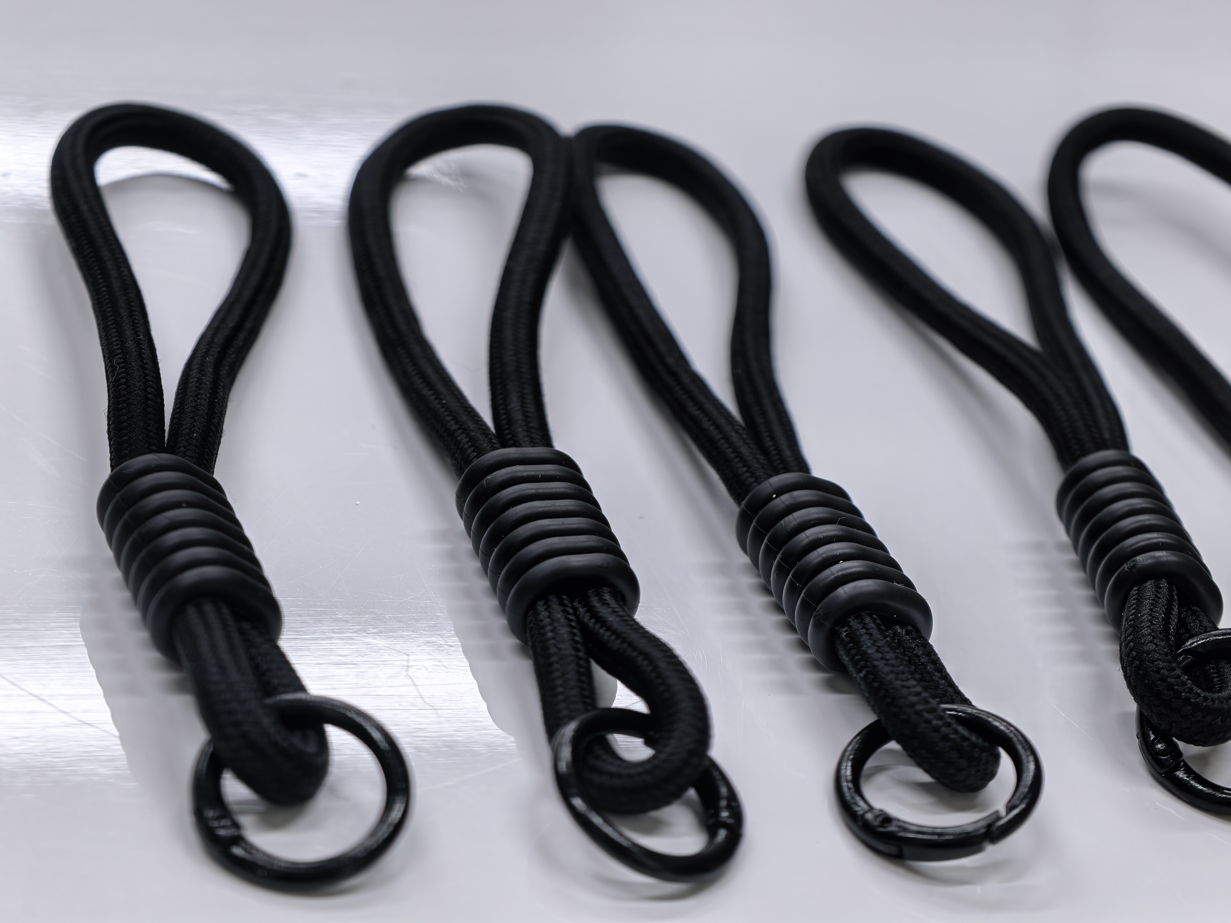 Short water cup lanyard, mountaineering water cup wrist lanyard for men and women, sturdy and durable, universal keychain, anti-loss chain detail image 4