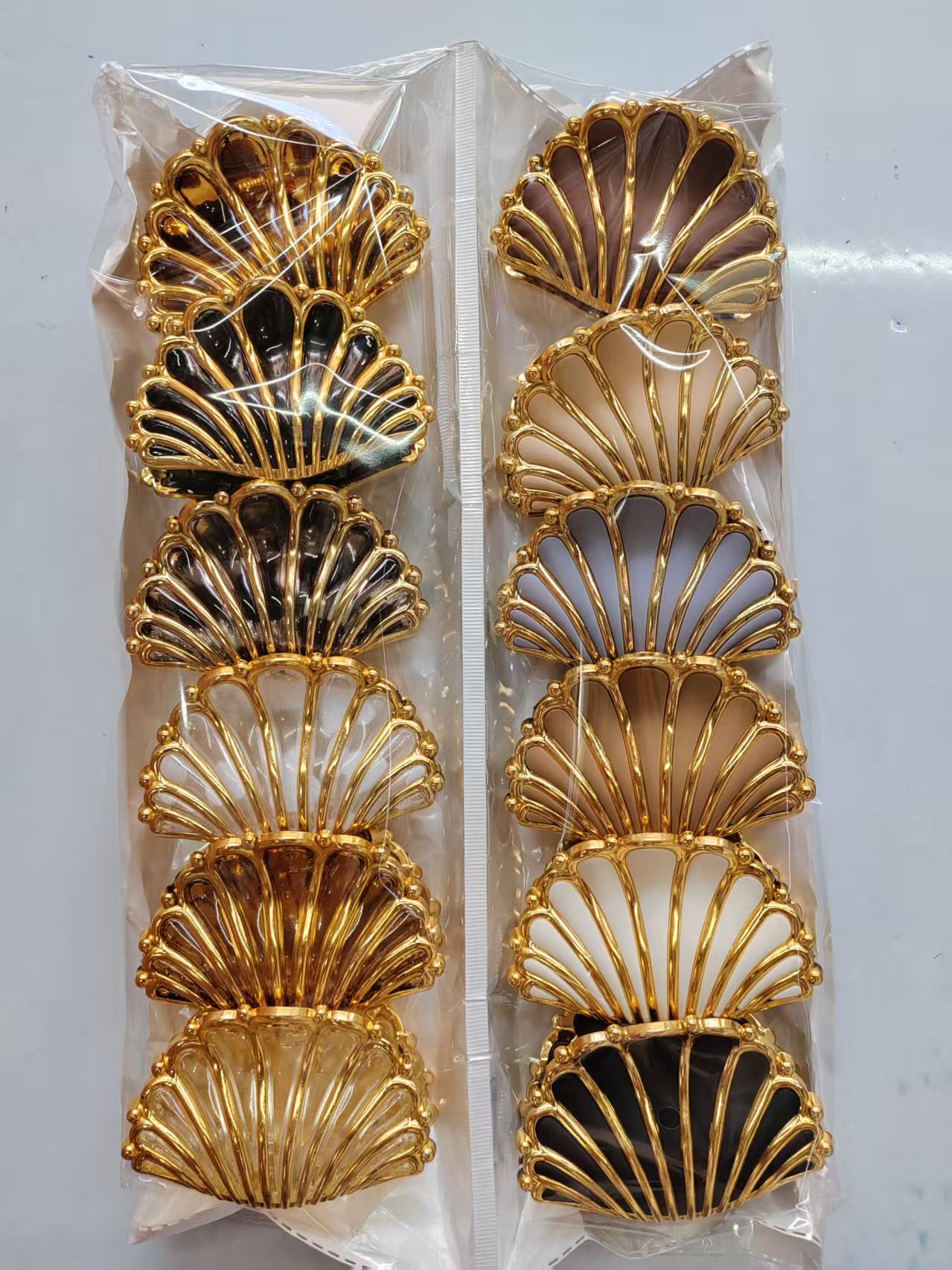 Gilded double-layered shell flower detail image 3