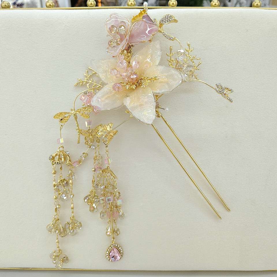 Chinese-style accessories such as hairpins, hairpins and ear hangers are essential for Hanfu photo shoots details Picture