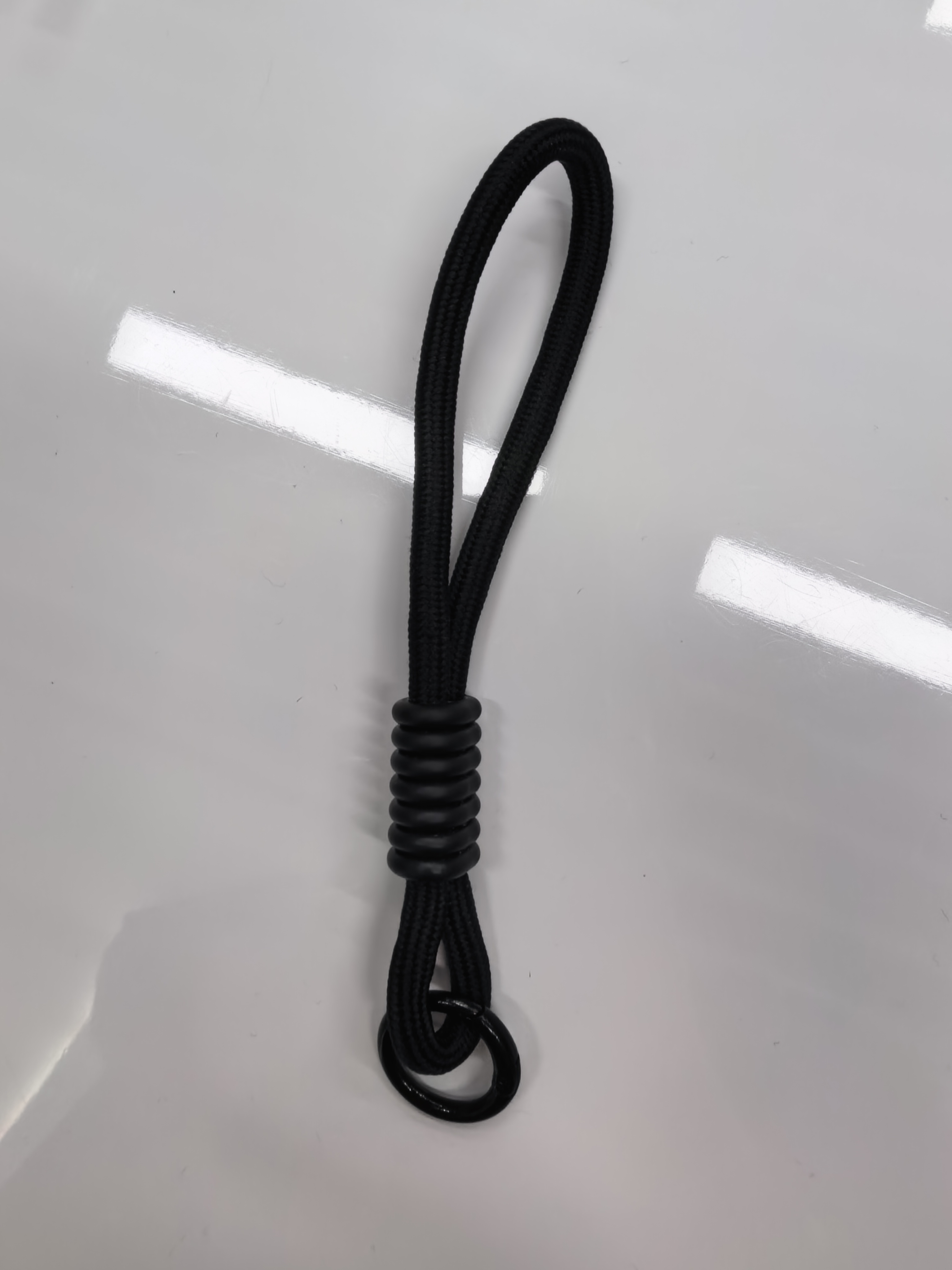 Short water cup lanyard, mountaineering water cup wrist lanyard for men and women, sturdy and durable, universal keychain, anti-loss chain detail image 1