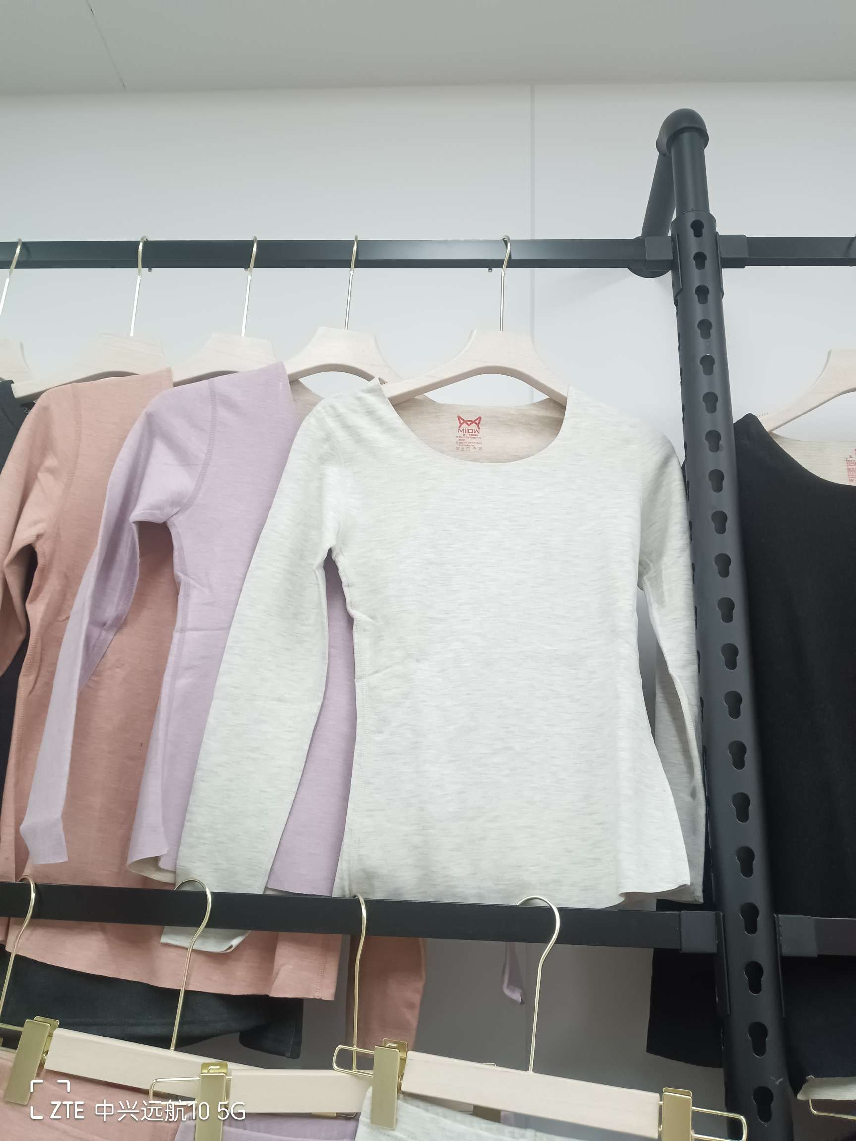 运动保暖内衣男士长袖发热衣时尚打底衫女长袖保暖上衣秋冬季温暖舒适