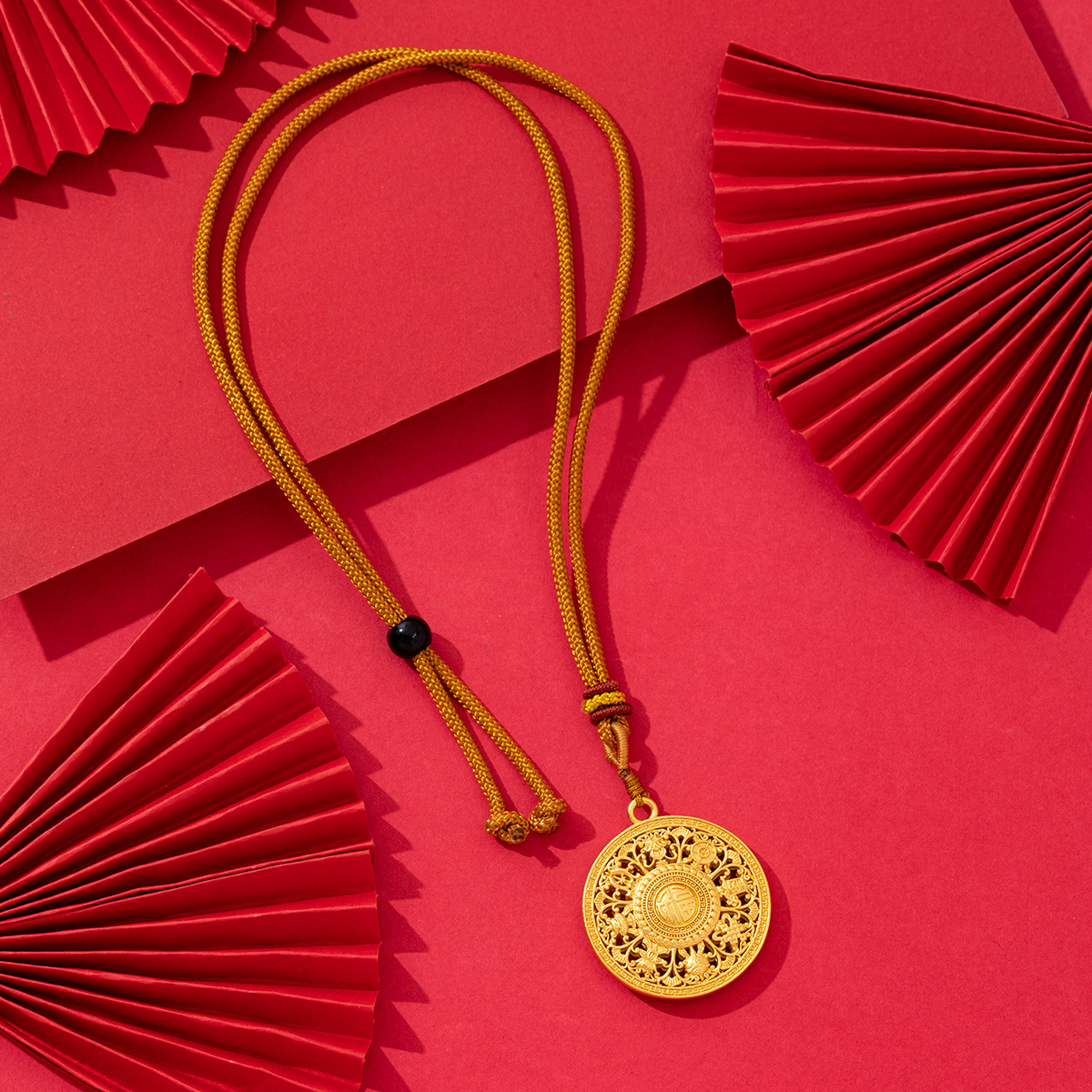 A new Chinese-style retro rotating full diamond pendant necklace with the same eight treasures as the gold store, suitable for both men and women. It's a high-end and versatile copper gold-plated wholesale Application Scenario