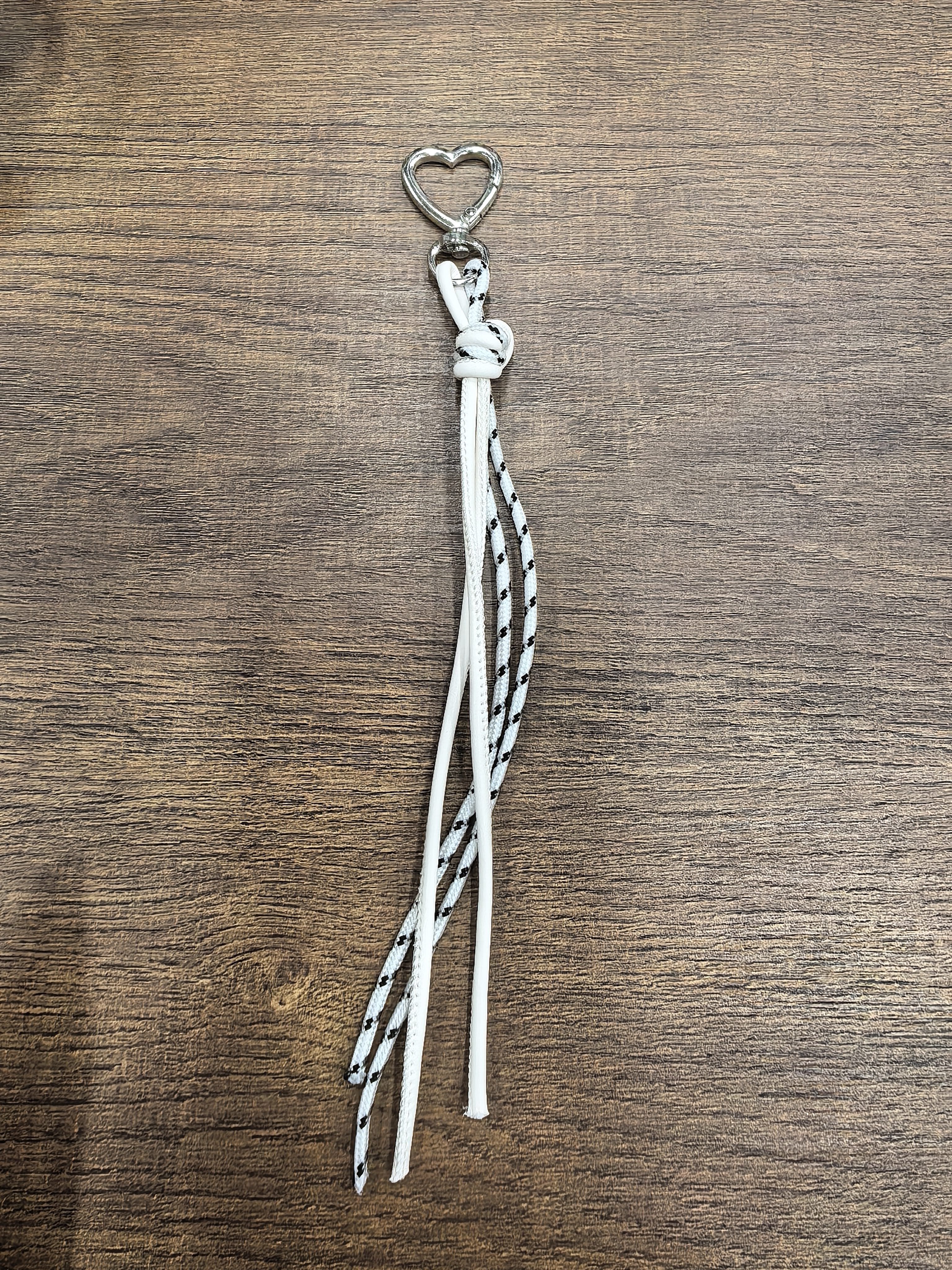 The new woven leather rope keychain pendant is simple and versatile. It is a MIU-style bag accessory and a short mobile phone lanyard detail image 3