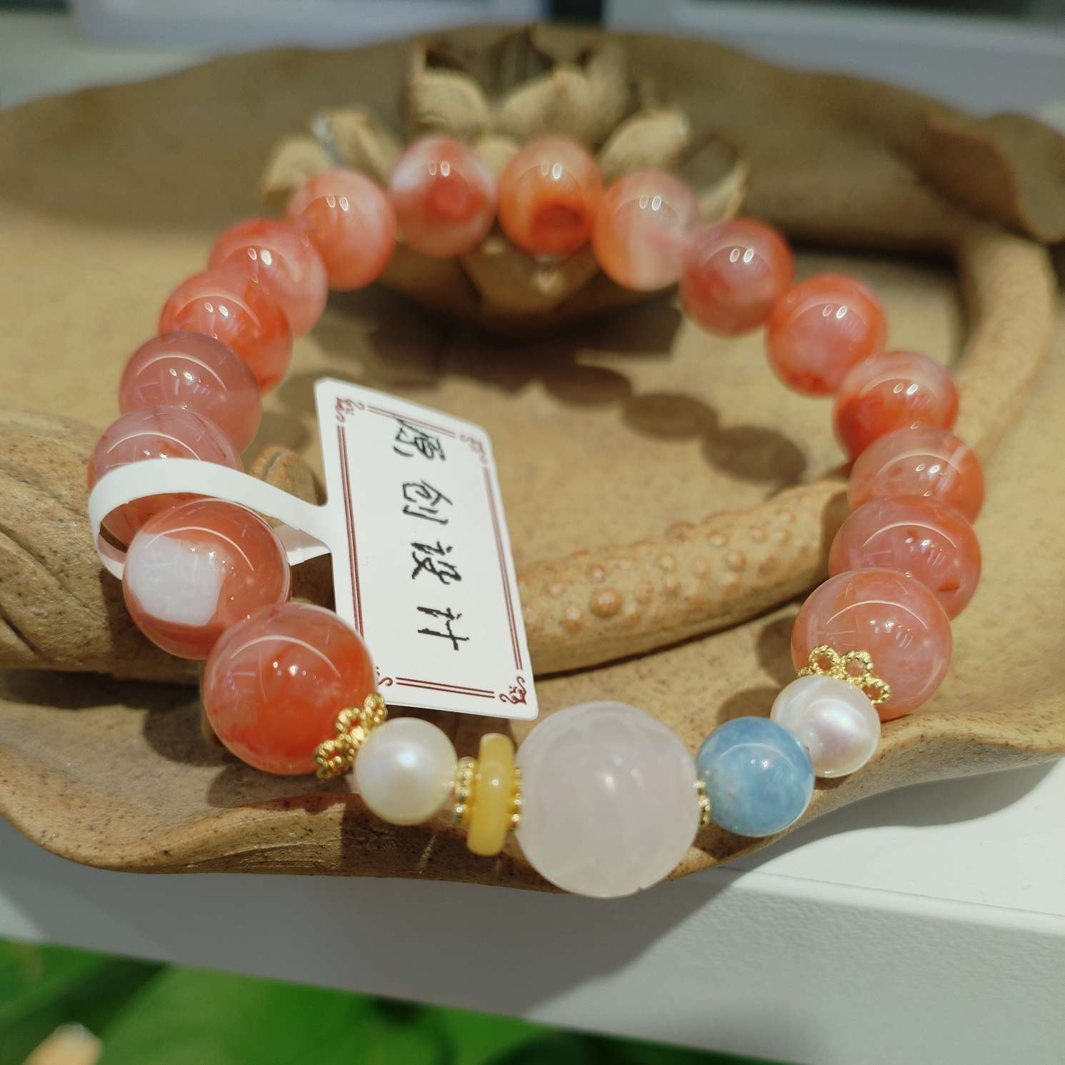 10mm natural crystal bracelet, Nan Red and Fu Jia single-loop bracelet and jewelry, fashionable and versatile, simple and trendy for women Application Scenario