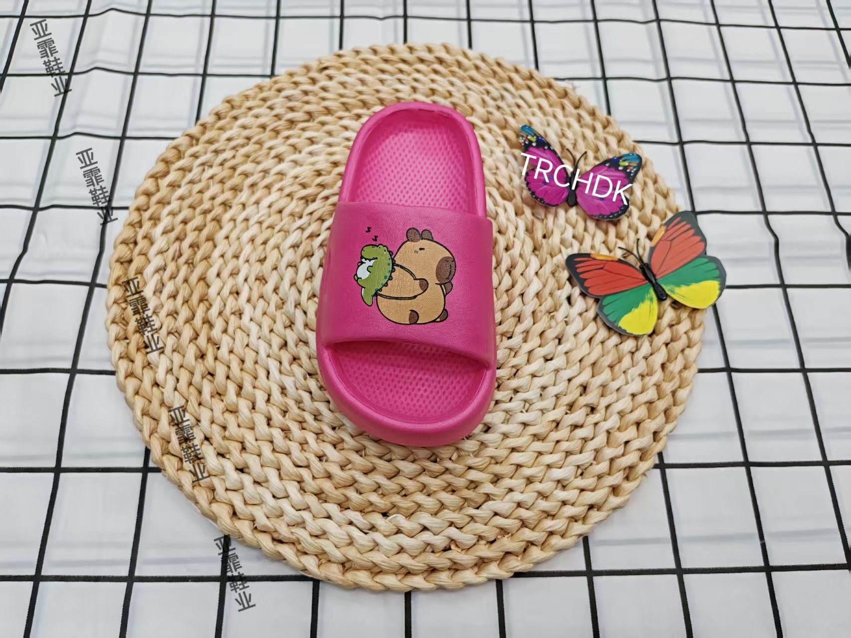 Cute cartoon anti-slip and lightweight one-shoulder flip-flops for children full figure