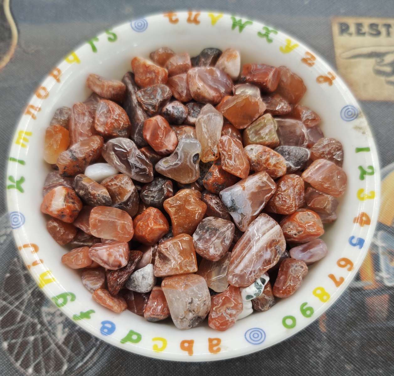 玛瑙碎石 批发 多色混装 园艺造景石 鱼缸多肉铺面石 性价比高细节图