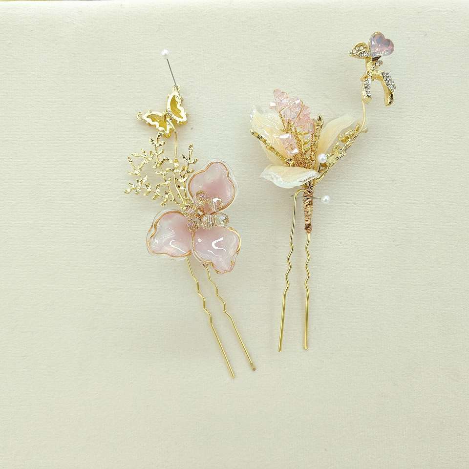 Chinese-style accessories such as hairpins, hairpins and ear hangers are essential for Hanfu photo shoots Specification image
