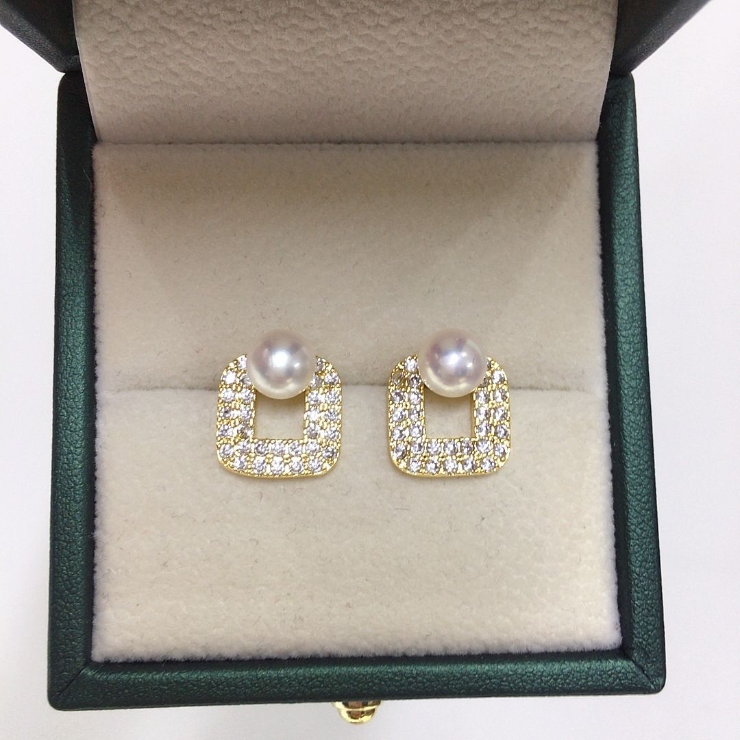 Pearl earrings with a niche and light luxury style, new design, high-quality freshwater pearl micro-inlaid zircon geometric square pearl necklace jewelry necklace detail image 3