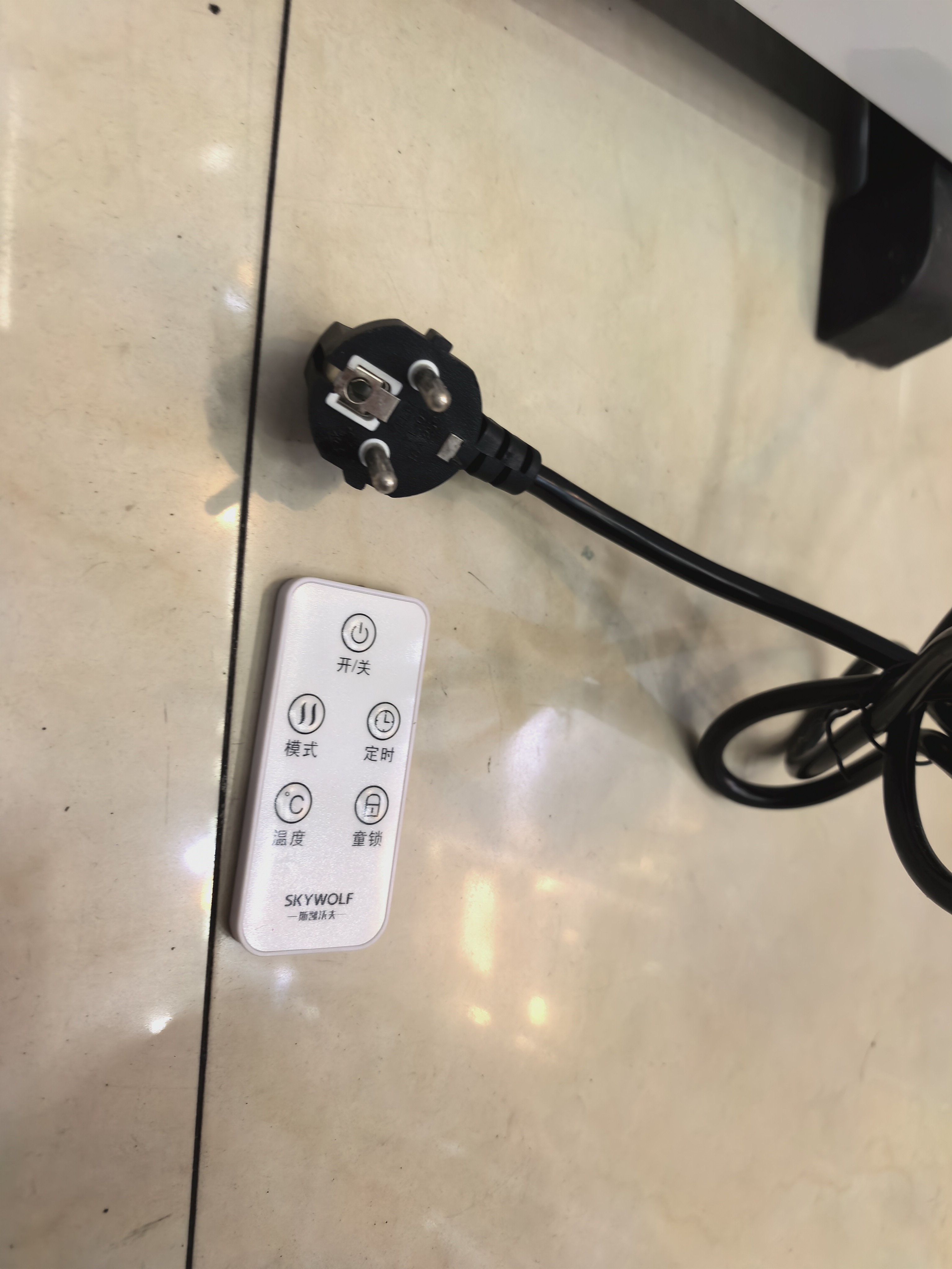 Remote control model with LCD display for temperature, wattage and operation modes such as fan. Office heater, wall-mounted electric heating, energy-saving electric hot air Item Picture