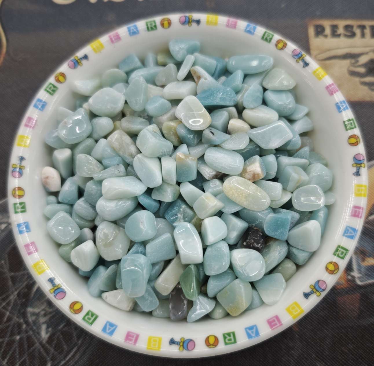 玛瑙碎石 批发 多色混装 园艺造景石 鱼缸多肉铺面石 性价比高