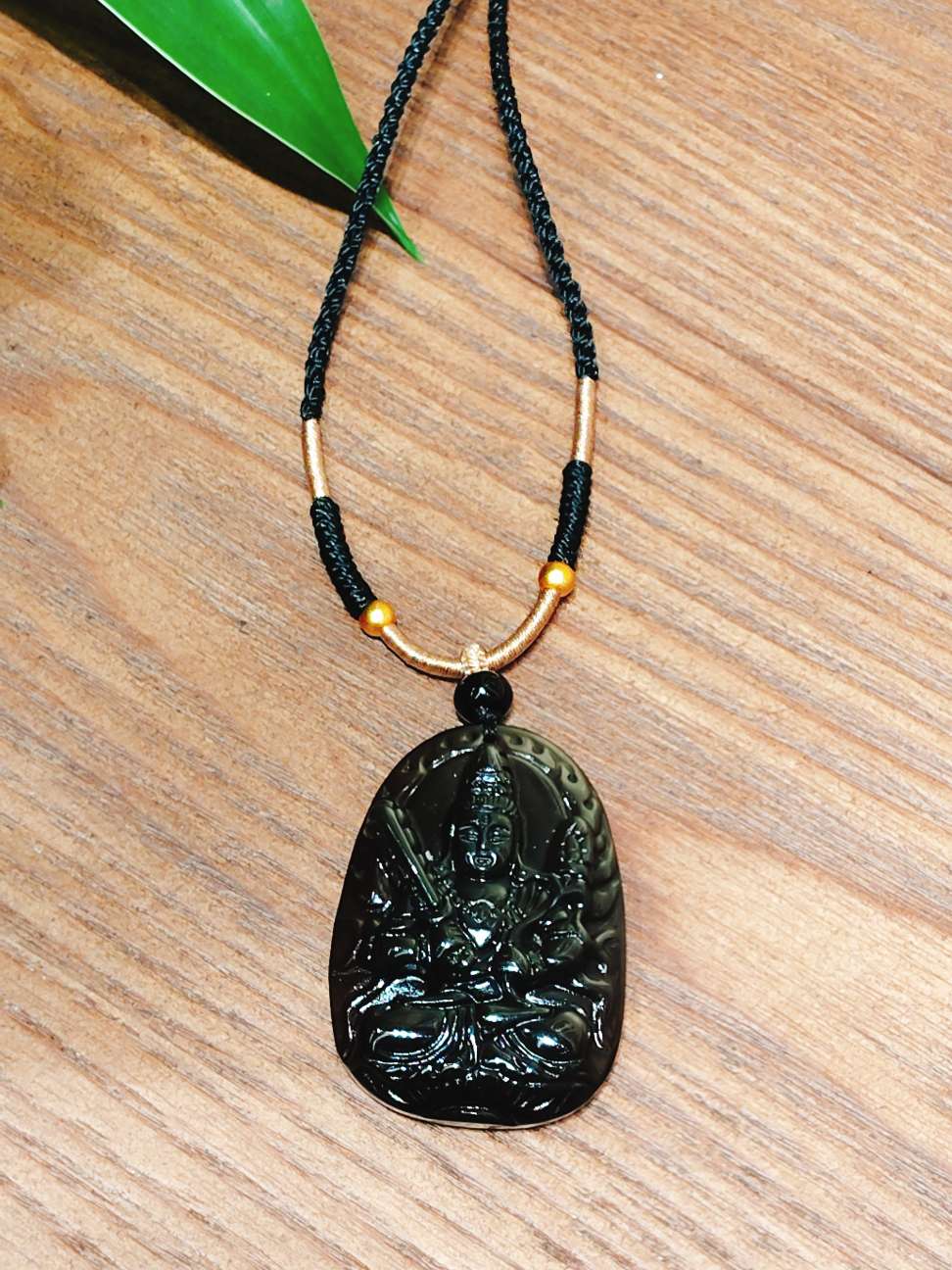 天然冰种黑曜石生肖牛虎本命佛 虚空藏菩萨 吊坠 项链，手工编织项链
 原创设计项链珠宝首饰珠宝白底实物图
