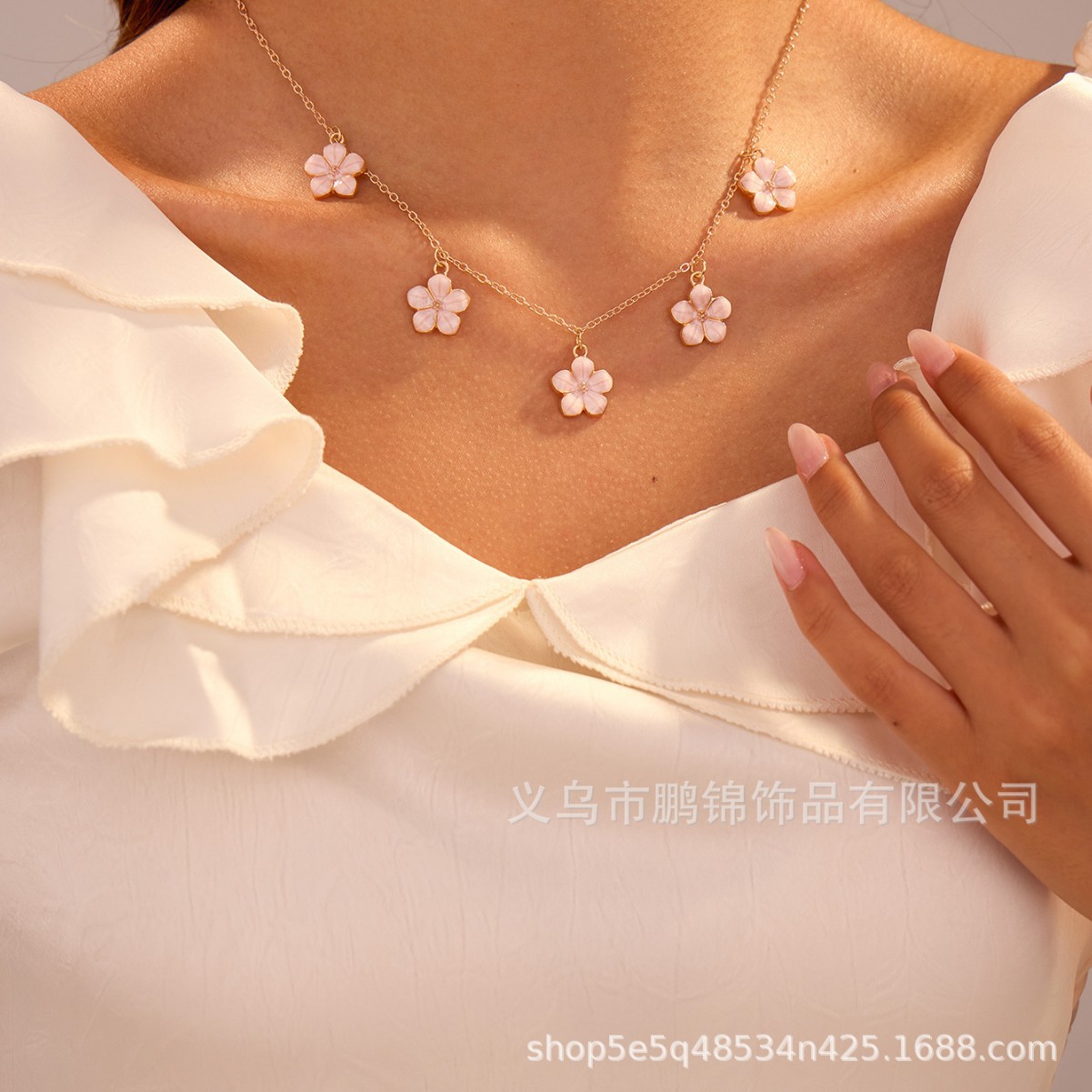 欧美跨境饰品 花朵吊坠项链女时尚小众轻奢高级感首饰配饰女项饰细节图
