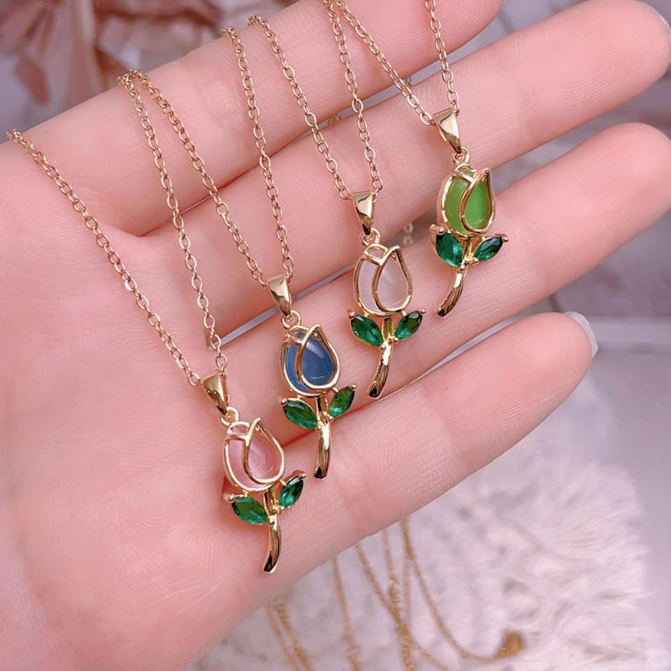 2024新款设计郁金香花朵项链女轻奢小众高级感的饰品吊坠厂家批发