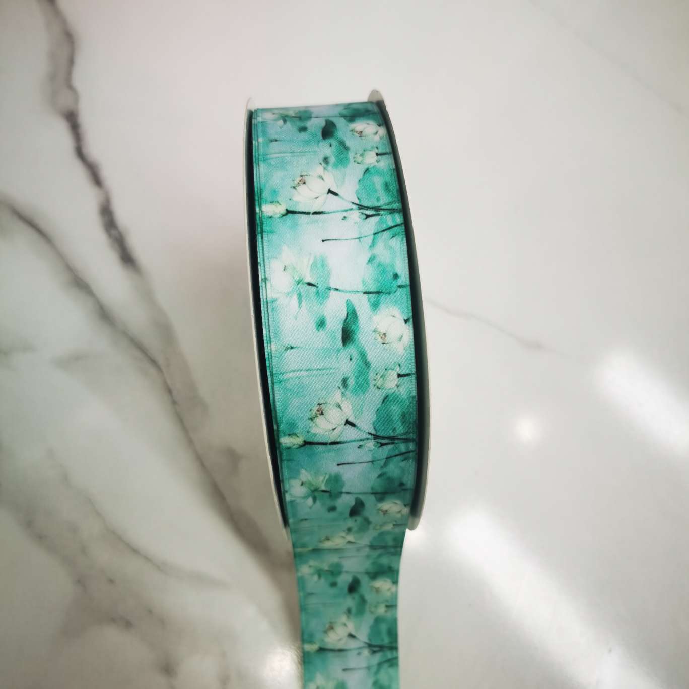 4厘米消光带印荷花服装鞋帽辅料手工DIY蝴蝶结礼品包装白底实物图