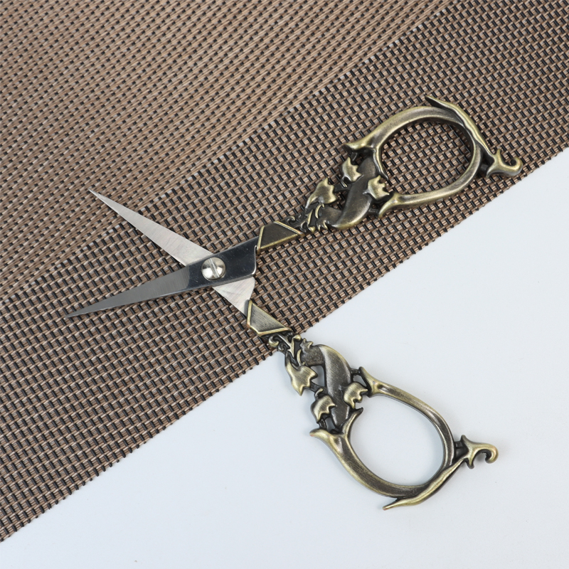 理发剪刀/宏兴剪刀/工具/孙茂福/金属小剪刀白底实物图