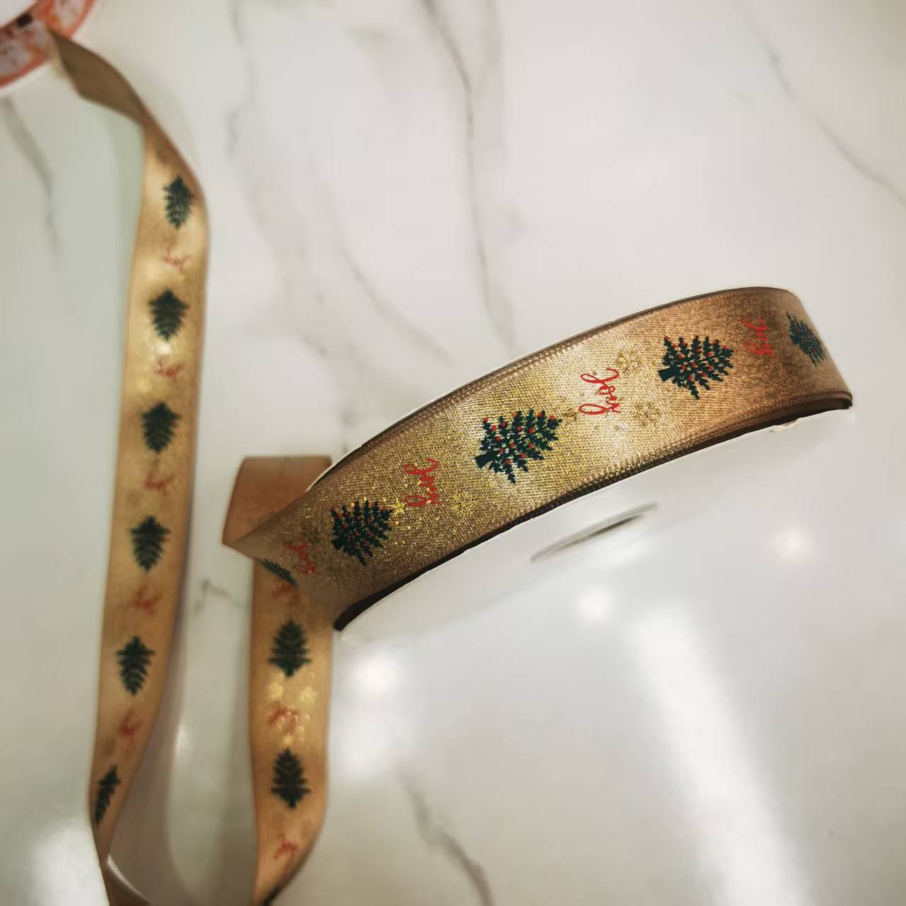 2.5 cm gold weft ribbon printed Christmas tree decoration, Christmas festival ribbon clothing accessory lace Application Scenario