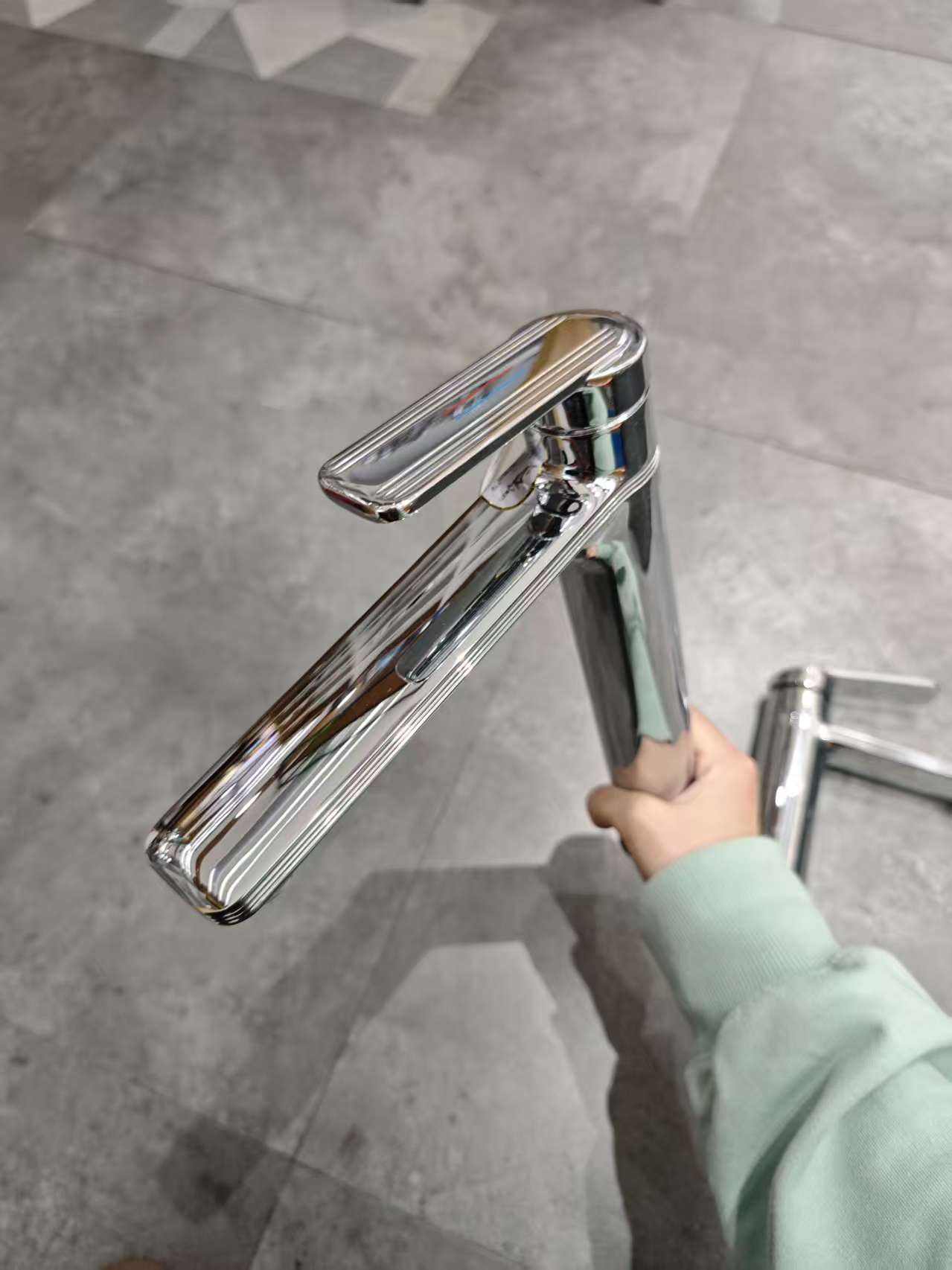 面盆龙头实物图