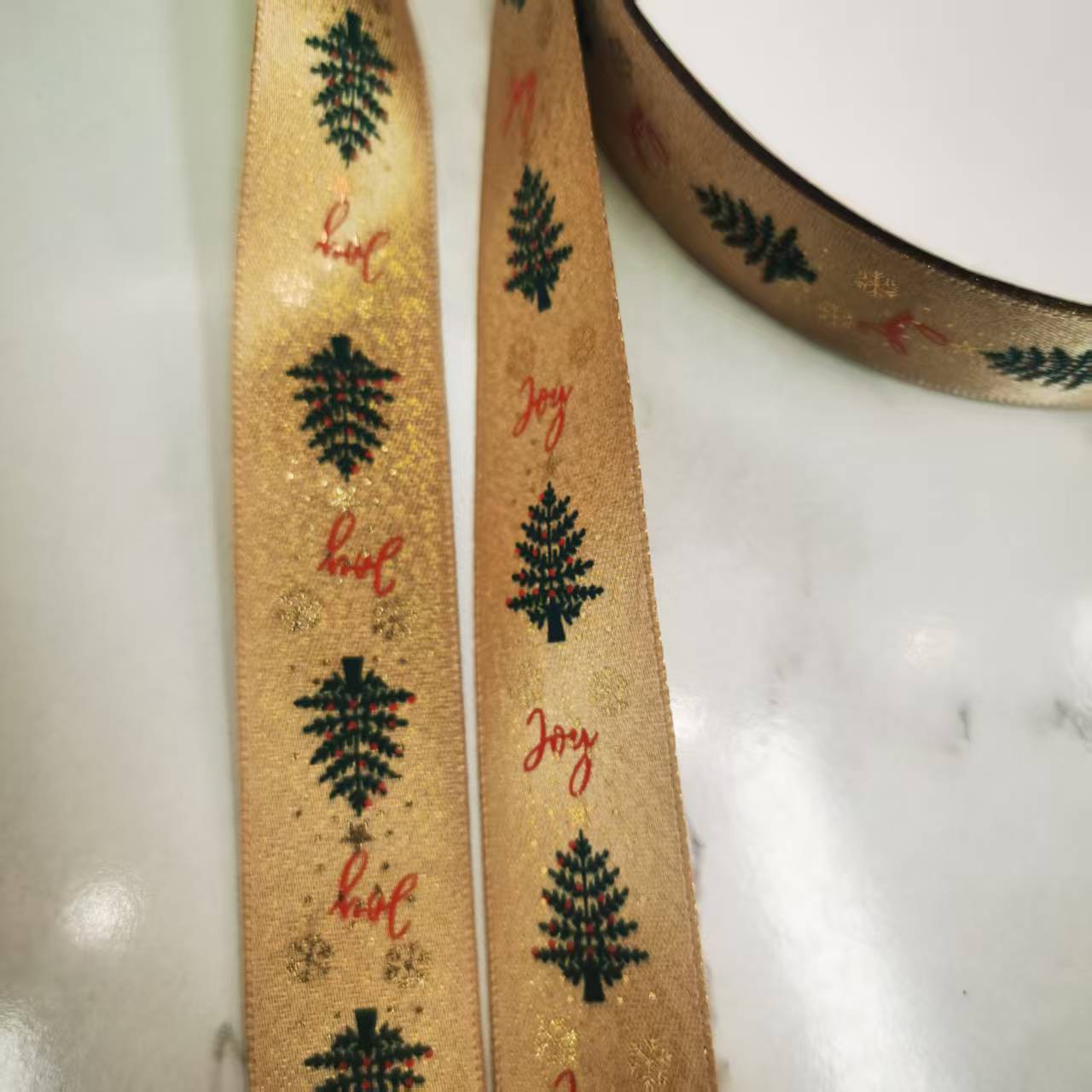 شجرة ختم عيد الميلاد مزخرفة بشريط عيد الميلاد بطول 2.5 سنتيمتر Item Picture