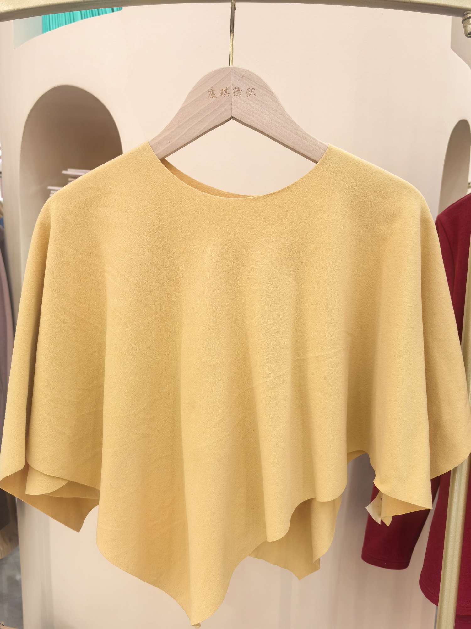 The all-polyester fleece flat 260g is suitable for warm suits, home wear and base layers
