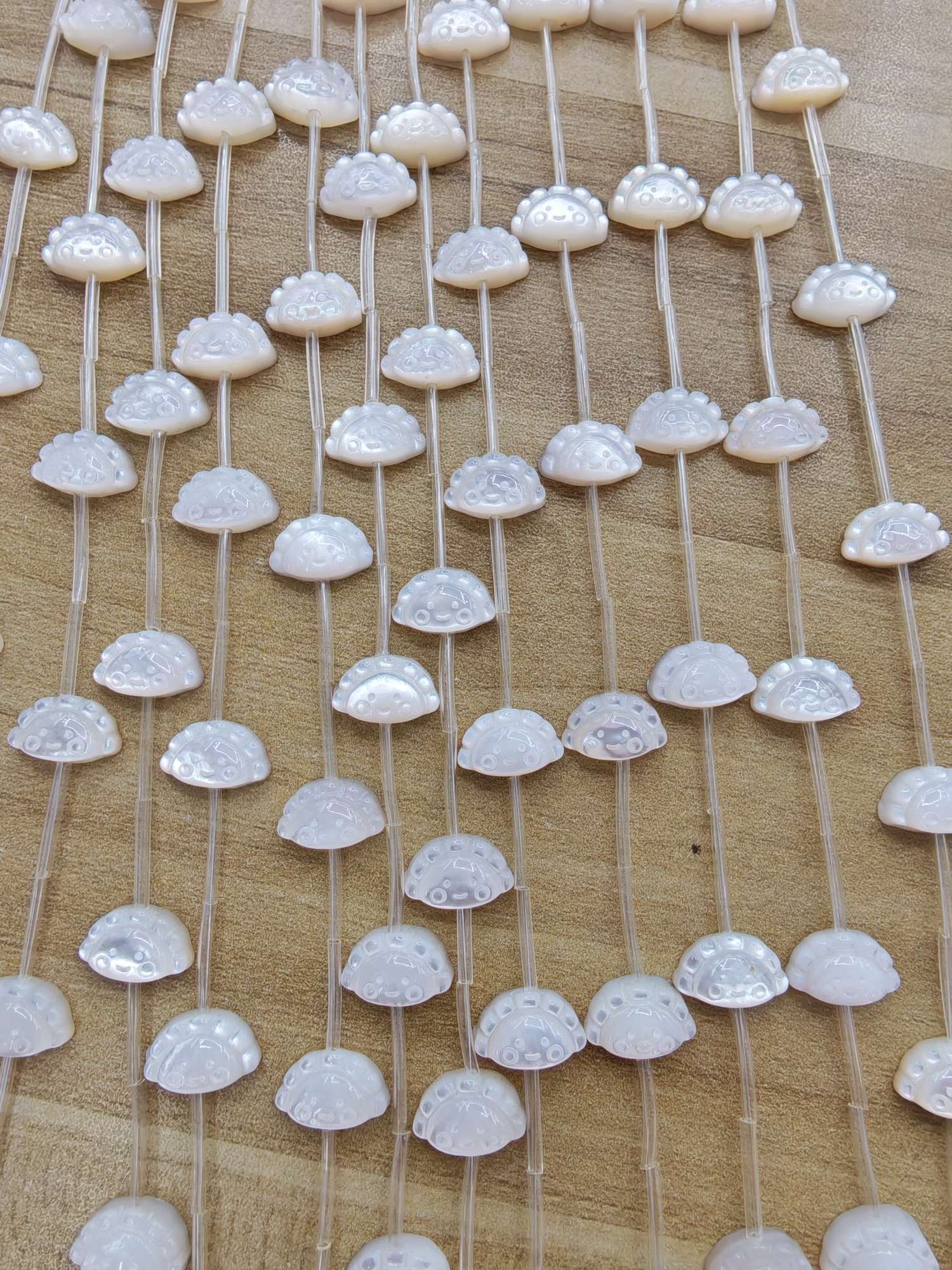 Natural shell white butterfly shell carving DIY accessories, jewelry accessories, earrings, bracelets, necklaces, super cute accessories Specification image