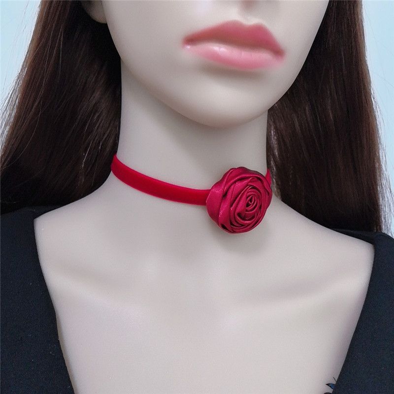 A free shipping necklace, a women's lace collarbone chain, a black and white neck chain, a neck accessory, an elegant collar, and a popular online accessory gift detail image 5