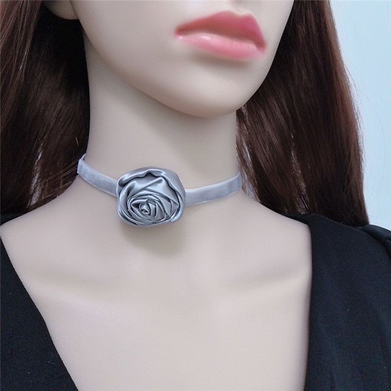 A free shipping necklace, a women's lace collarbone chain, a black and white neck chain, a neck accessory, an elegant collar, and a popular online accessory gift detail image 2