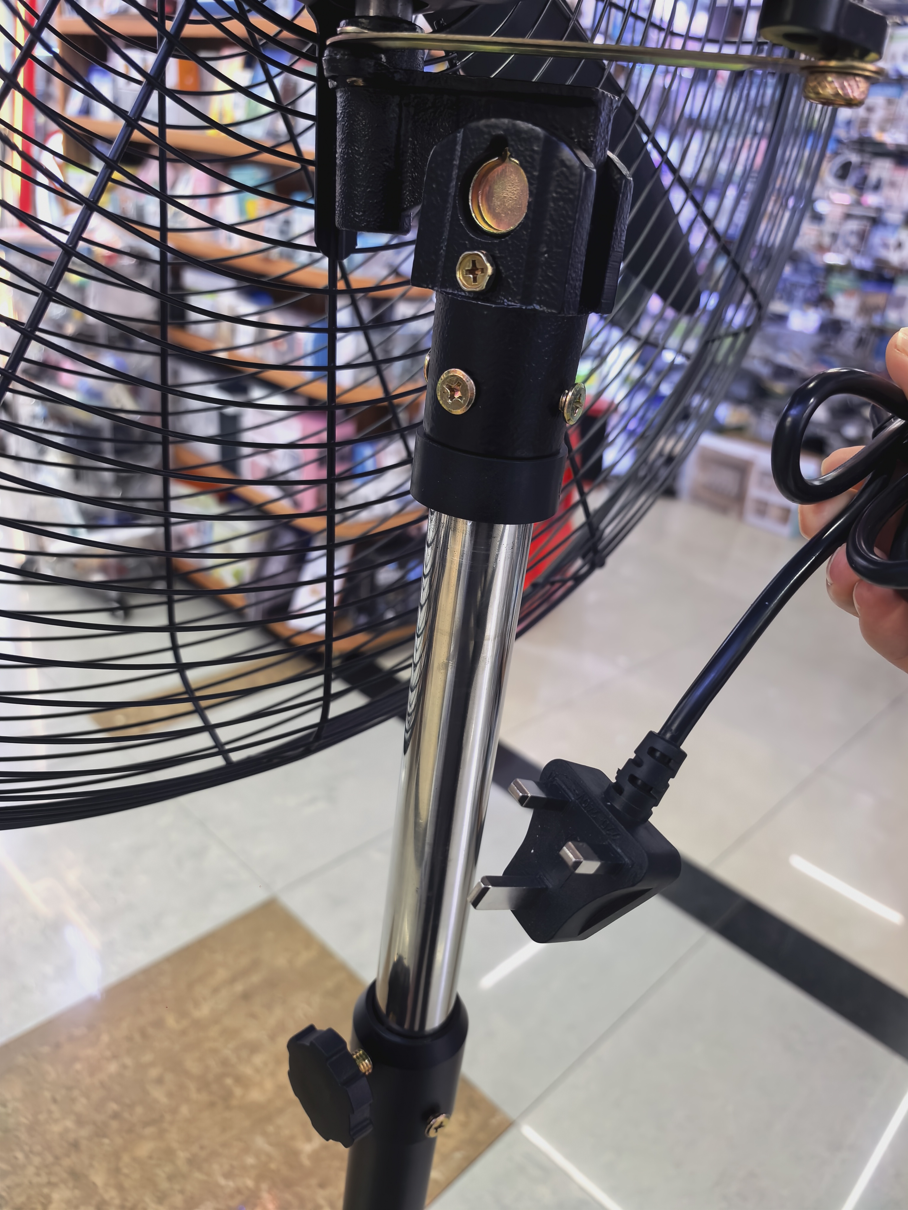 هيكل صلب يحتوي على مروحة كهربائية ذات قدرة عالية، detail image 2