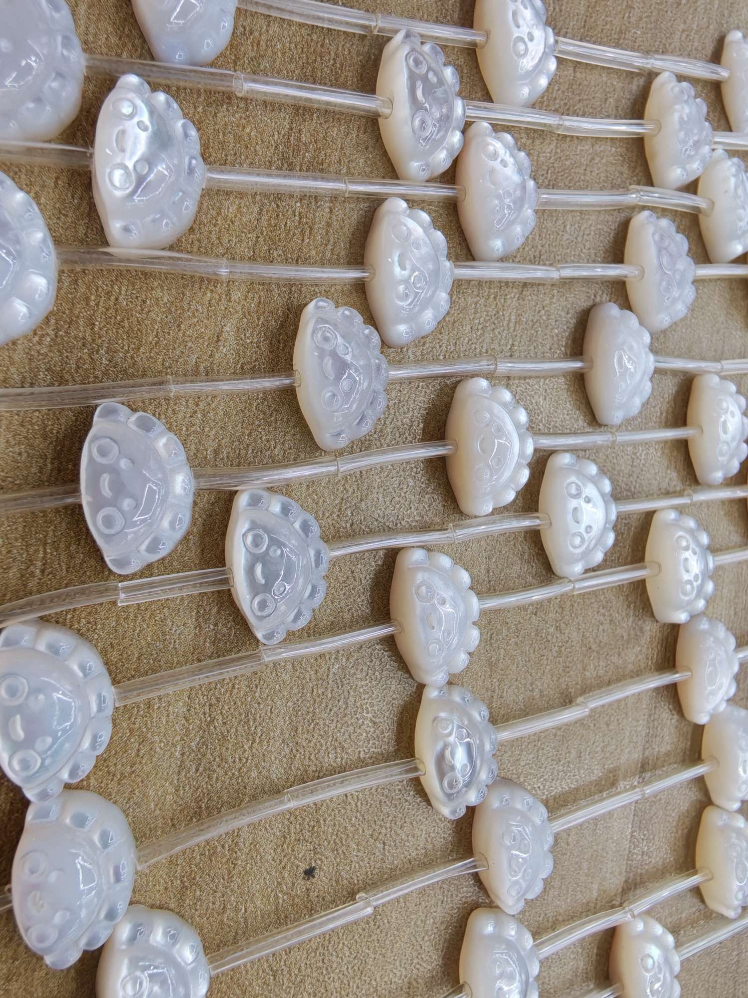 Natural shell white butterfly shell carving DIY accessories, jewelry accessories, earrings, bracelets, necklaces, super cute accessories details Picture